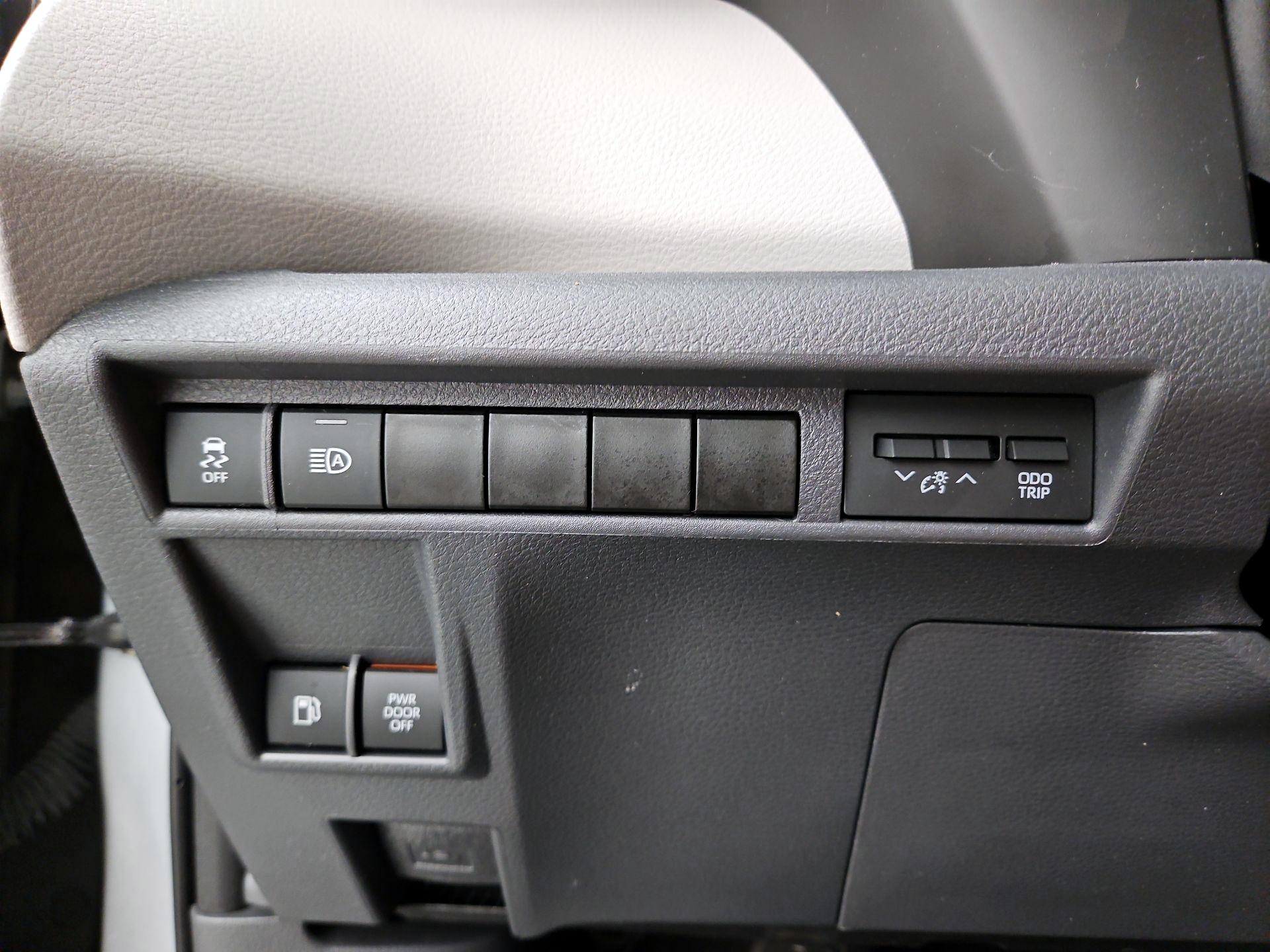 Thumbnail: 2021 Toyota Sienna - 13