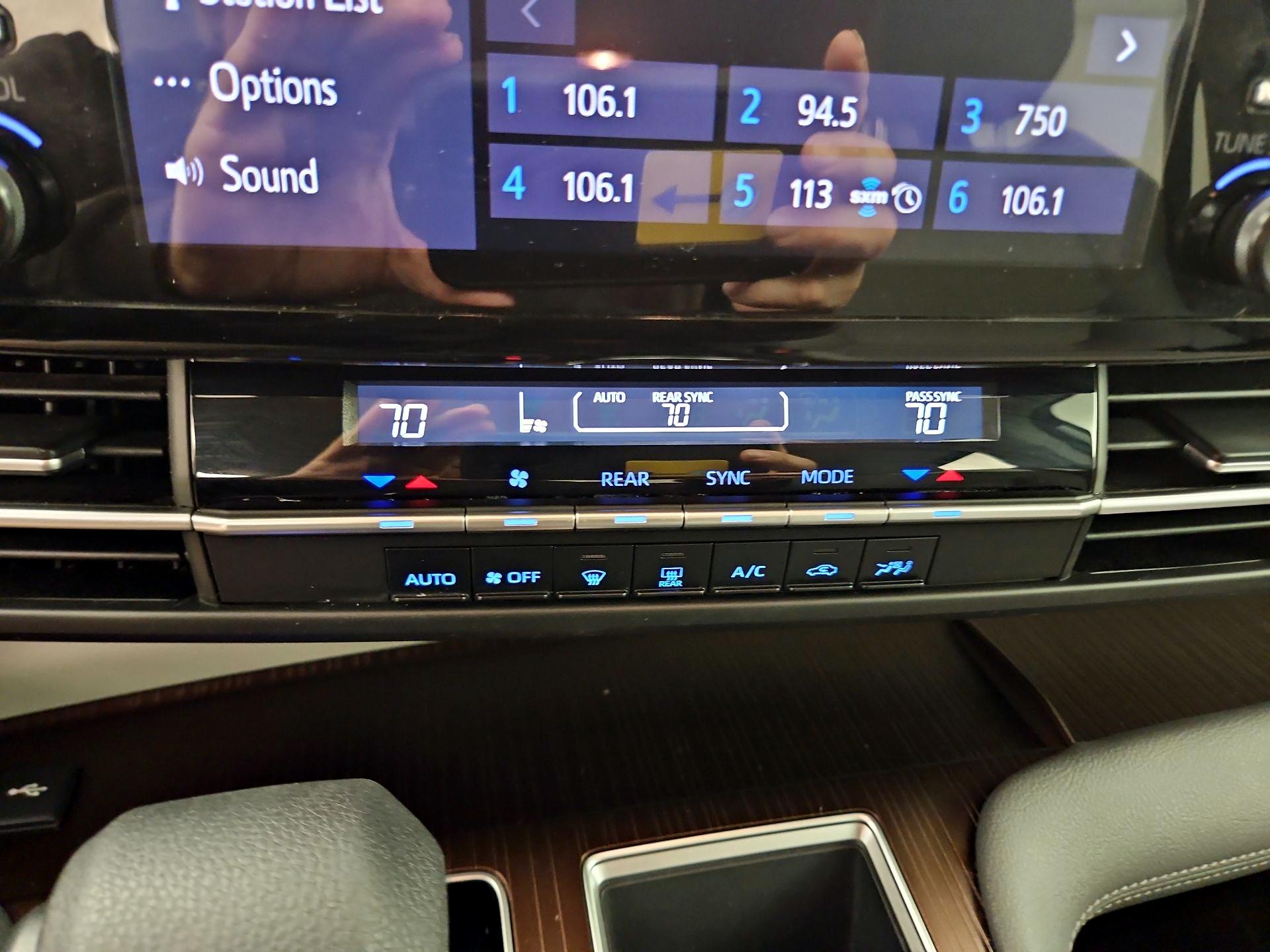 Thumbnail: 2021 Toyota Sienna - 16