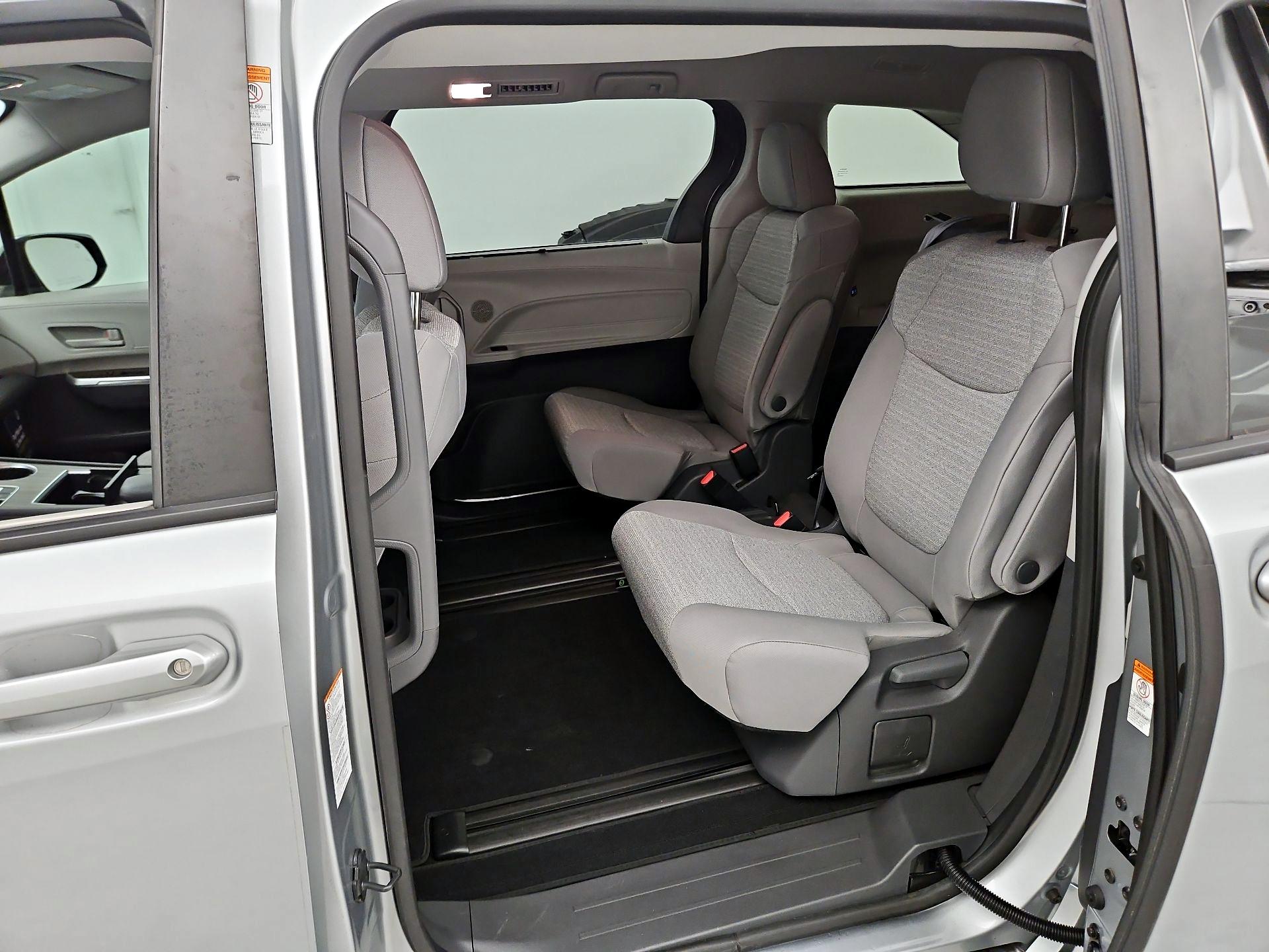 Thumbnail: 2021 Toyota Sienna - 19