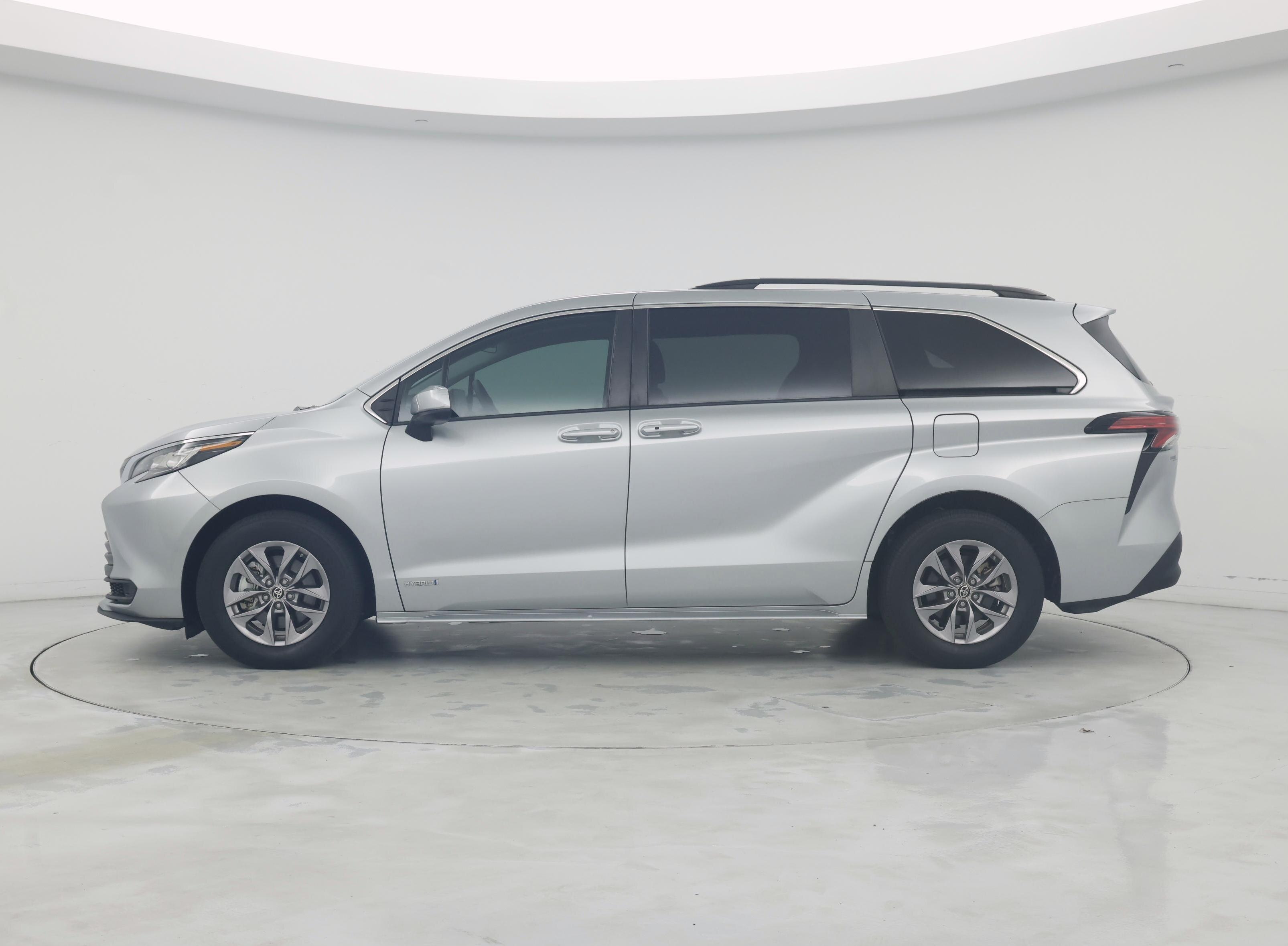 Thumbnail: 2021 Toyota Sienna - 3