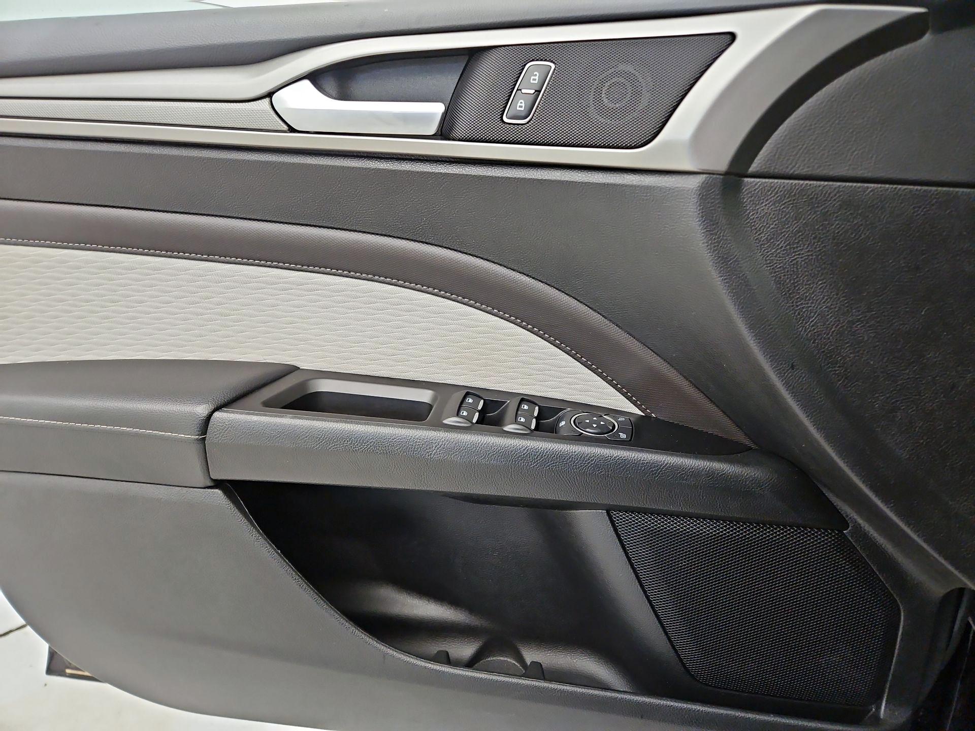 Thumbnail: 2019 Ford Fusion - 12