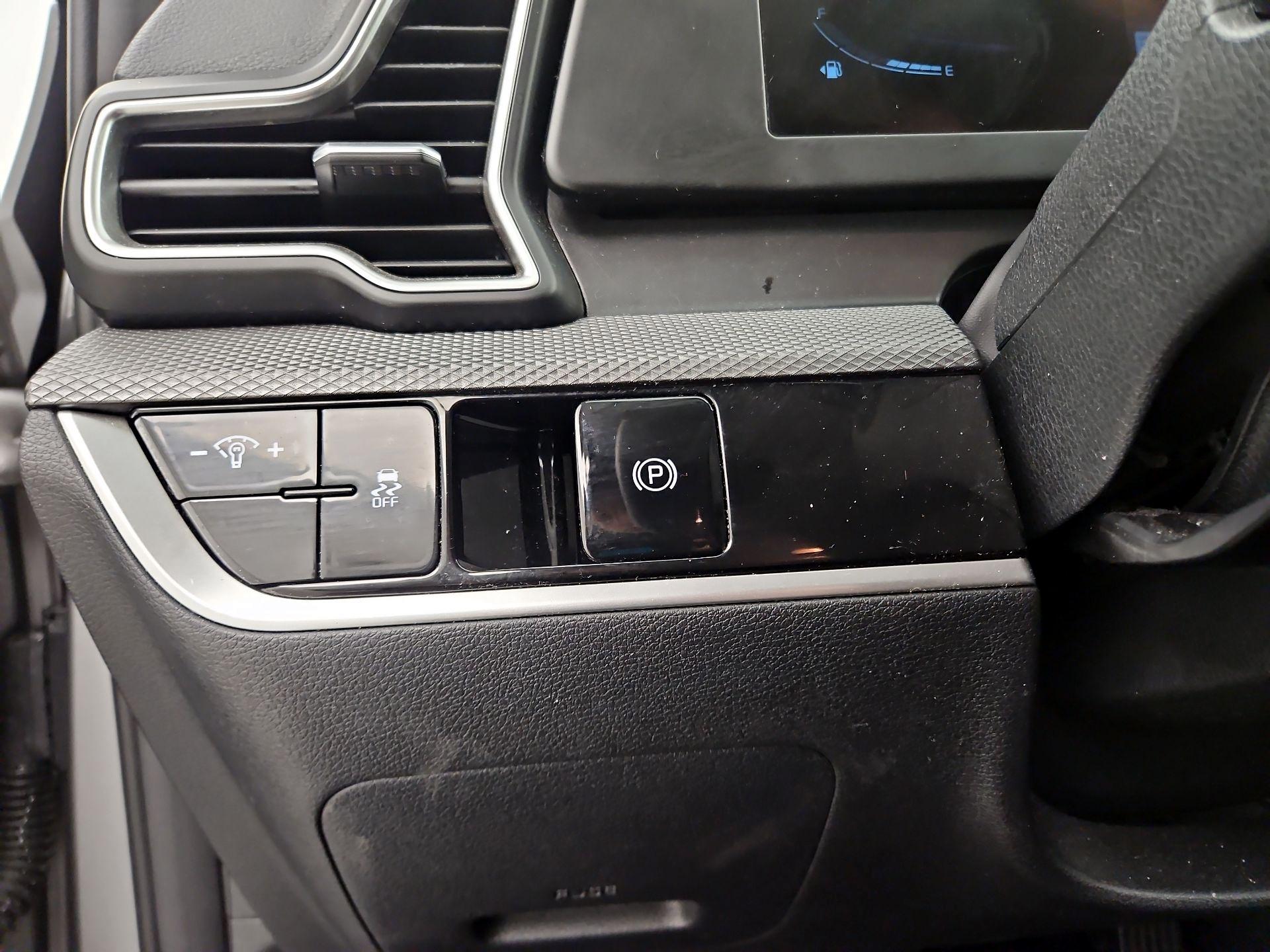 Thumbnail: 2023 Kia Sportage - 13