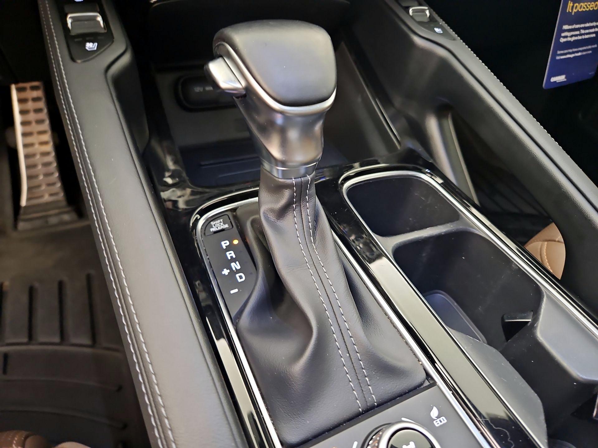 Thumbnail: 2022 Kia Telluride - 18