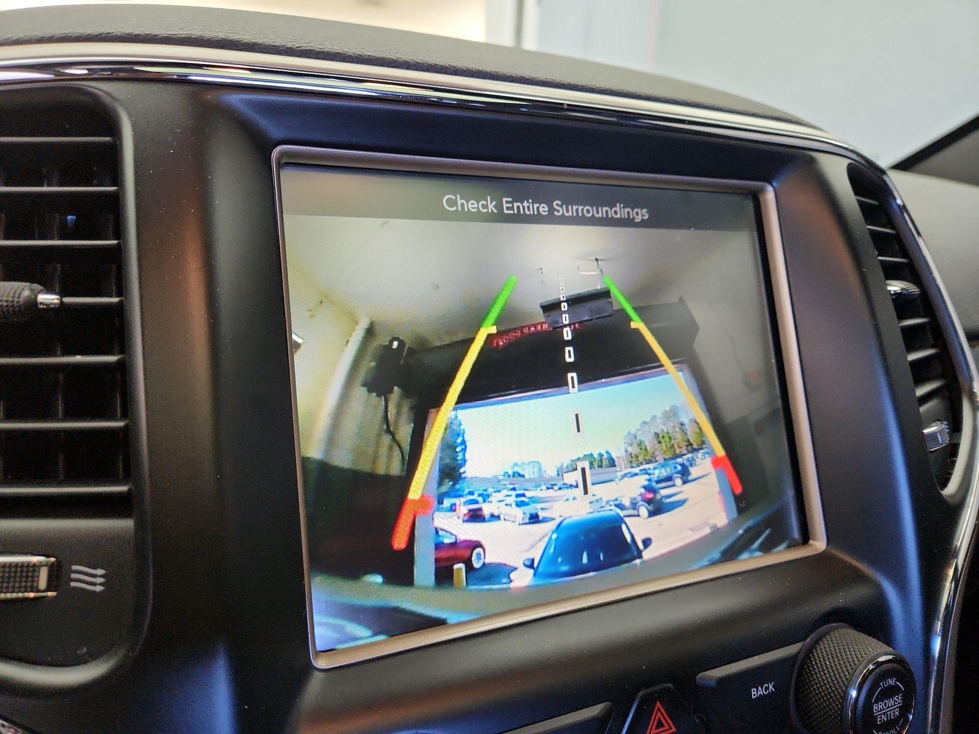 Thumbnail: 2015 Jeep Grand Cherokee - 15