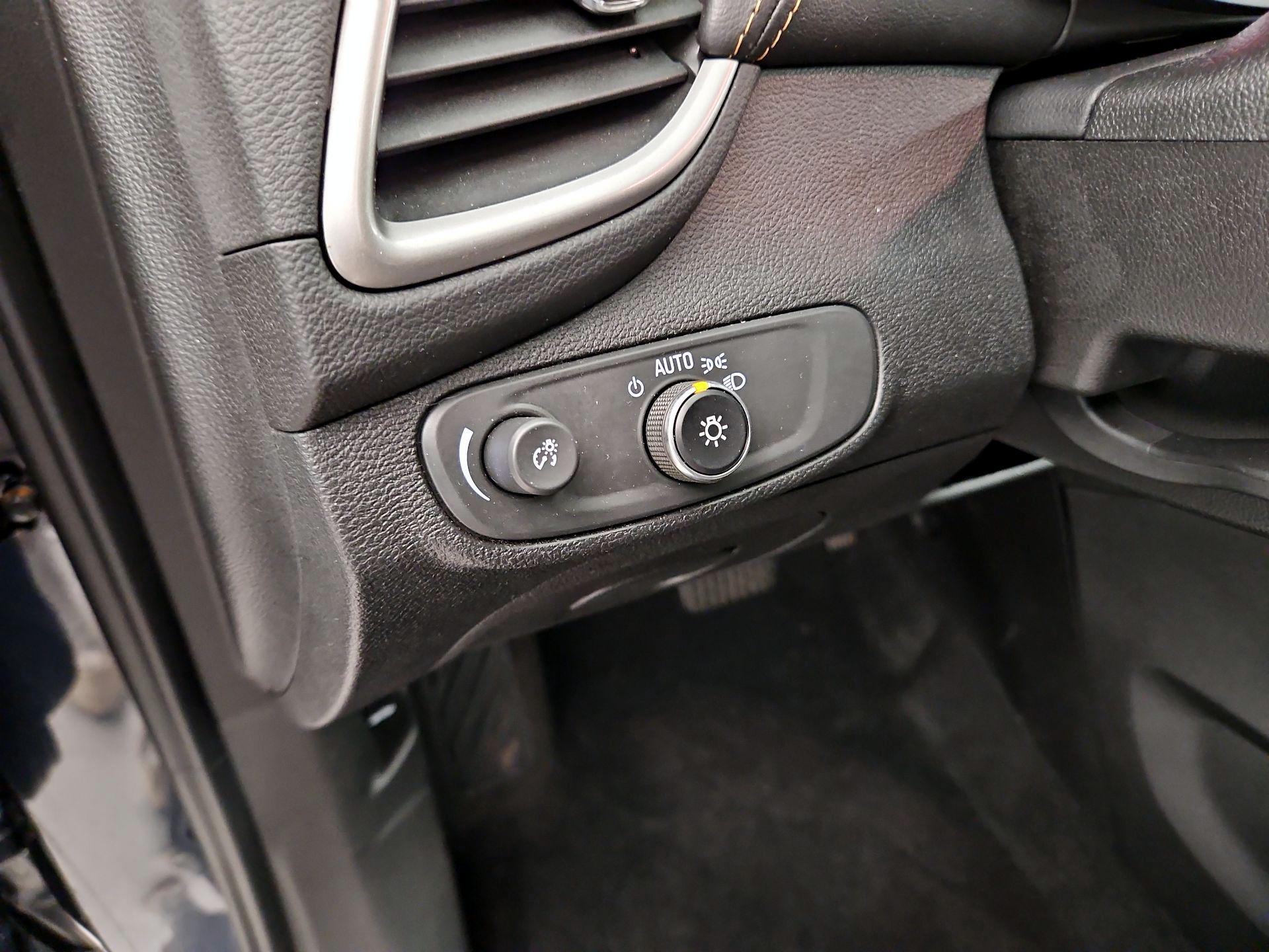 Thumbnail: 2018 Chevrolet Trax - 13