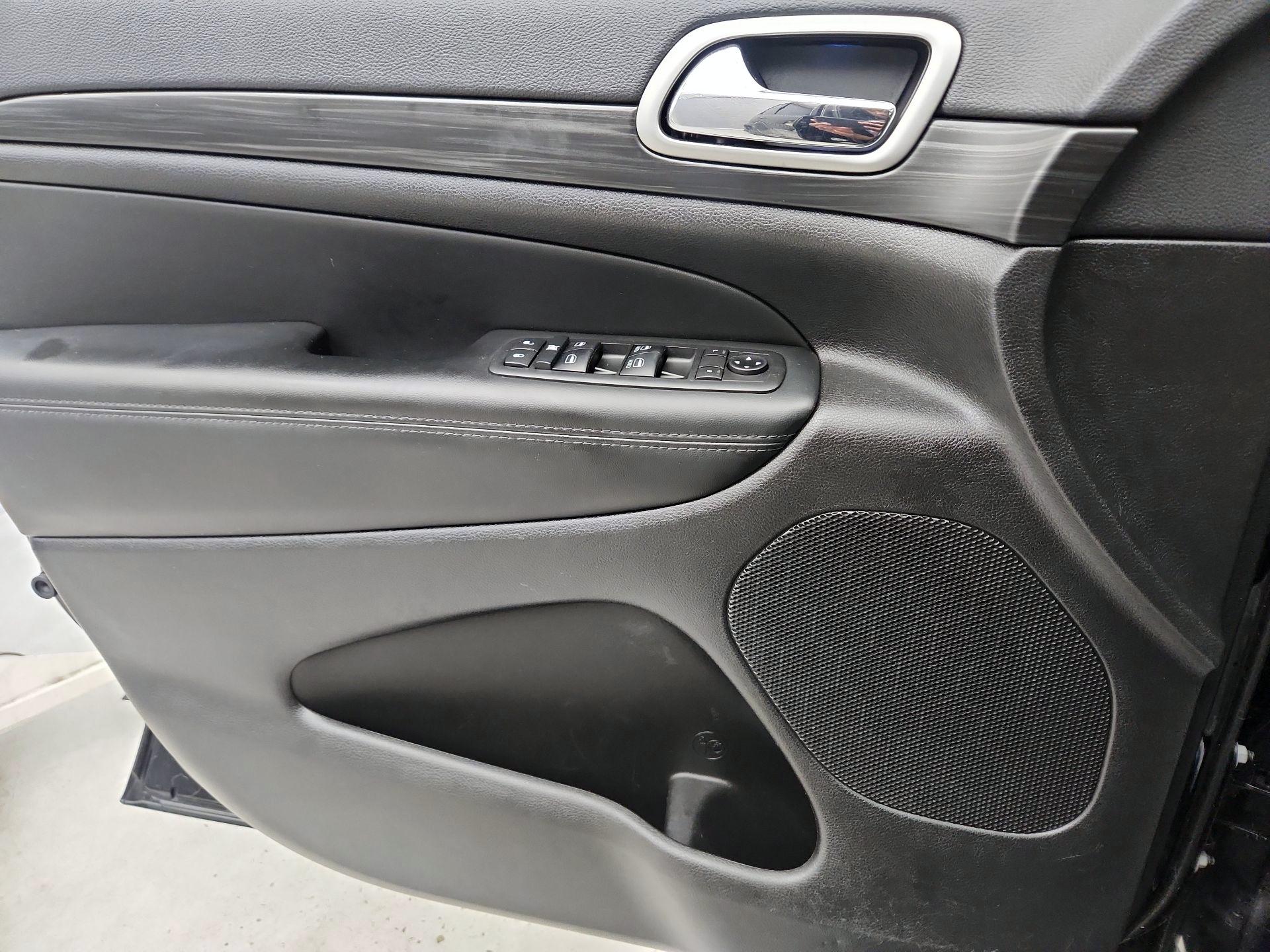 Thumbnail: 2019 Jeep Grand Cherokee - 12