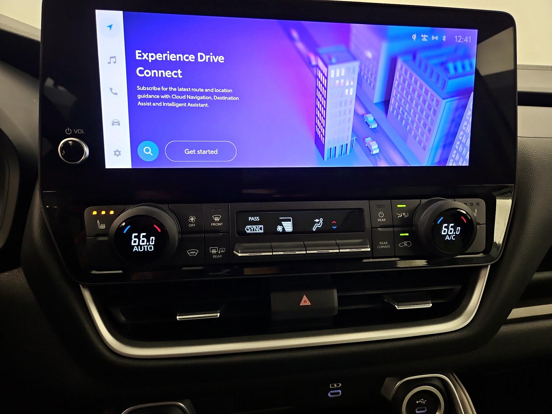 Thumbnail: 2024 Toyota Highlander - 16