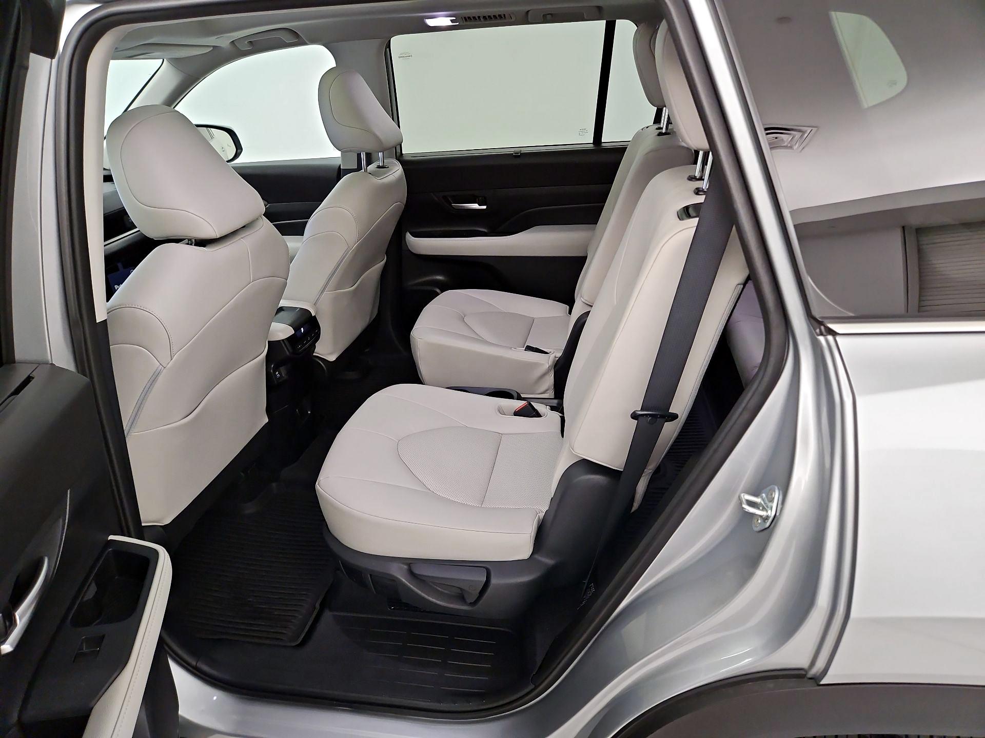 Thumbnail: 2024 Toyota Highlander - 20