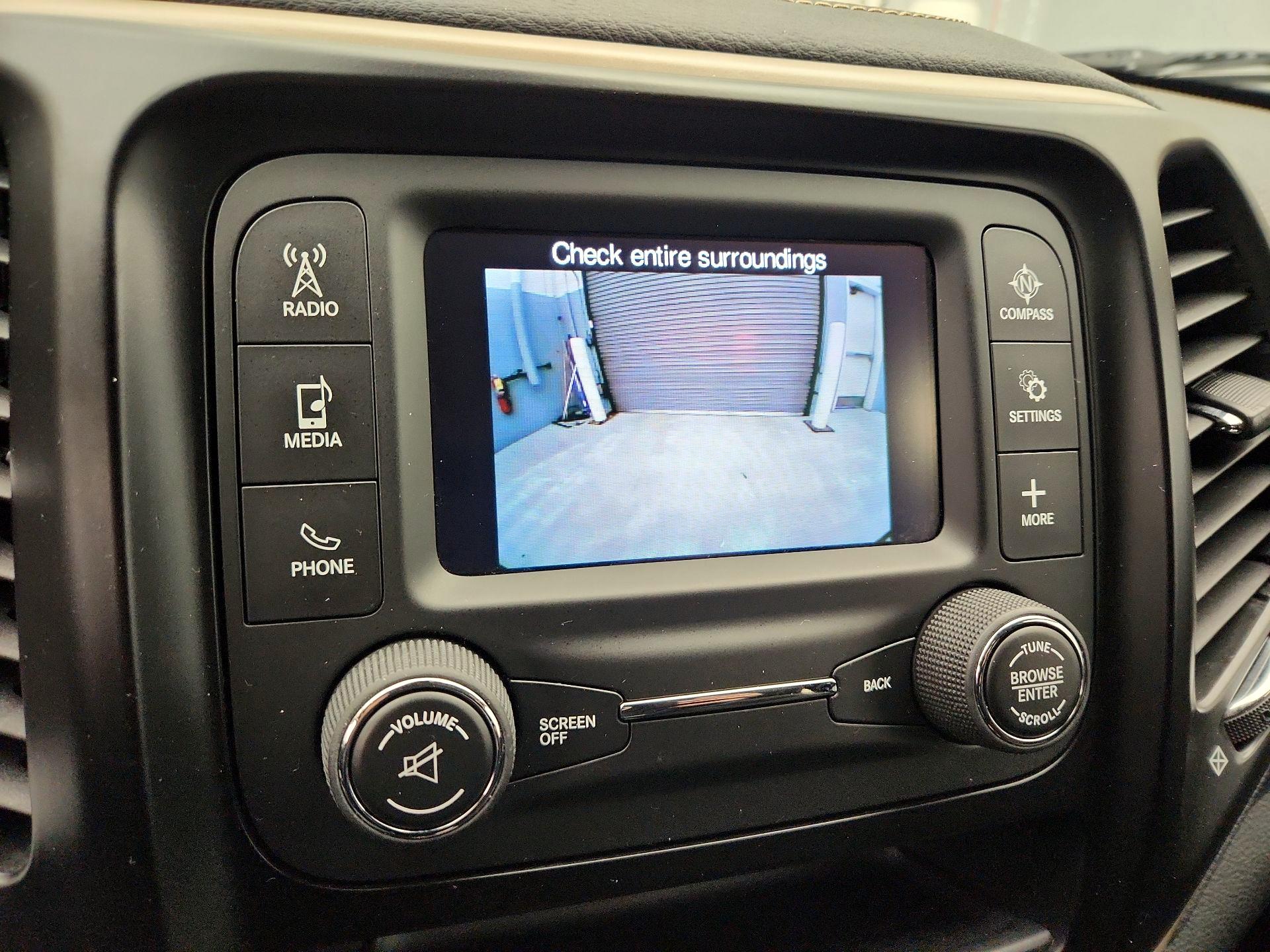 Thumbnail: 2018 Jeep Cherokee - 14