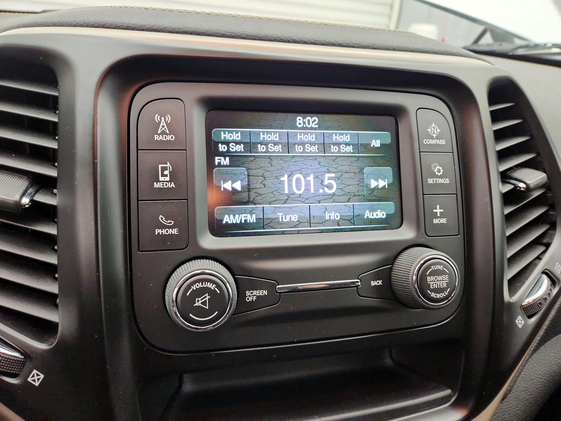 Thumbnail: 2018 Jeep Cherokee - 15