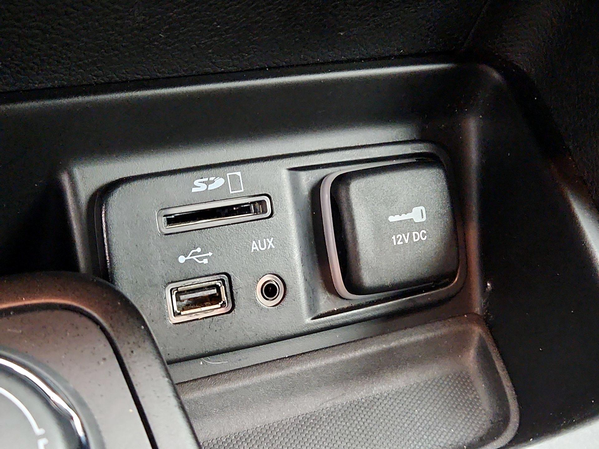 Thumbnail: 2018 Jeep Cherokee - 18