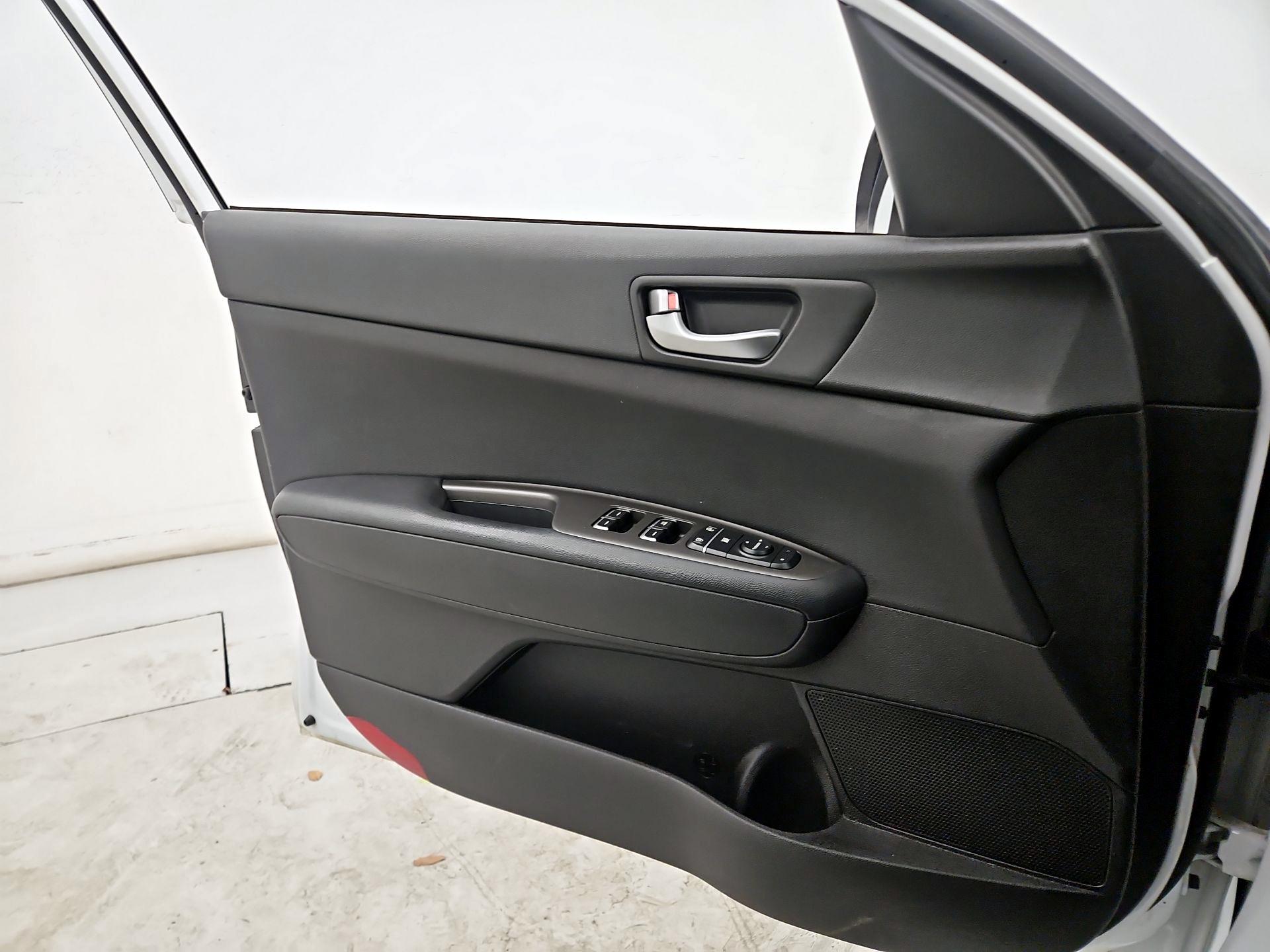 Thumbnail: 2020 Kia Optima - 12