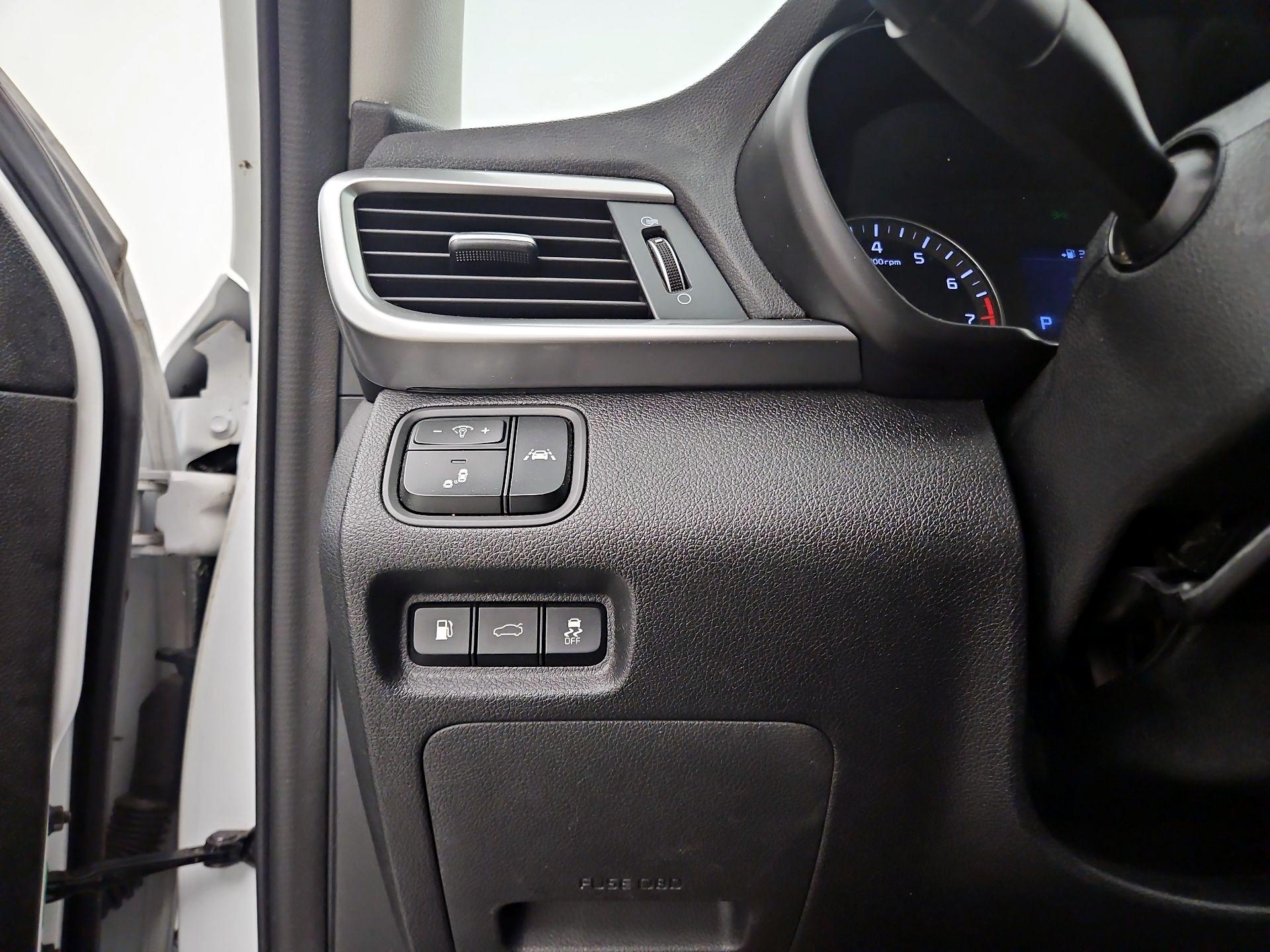 Thumbnail: 2020 Kia Optima - 13