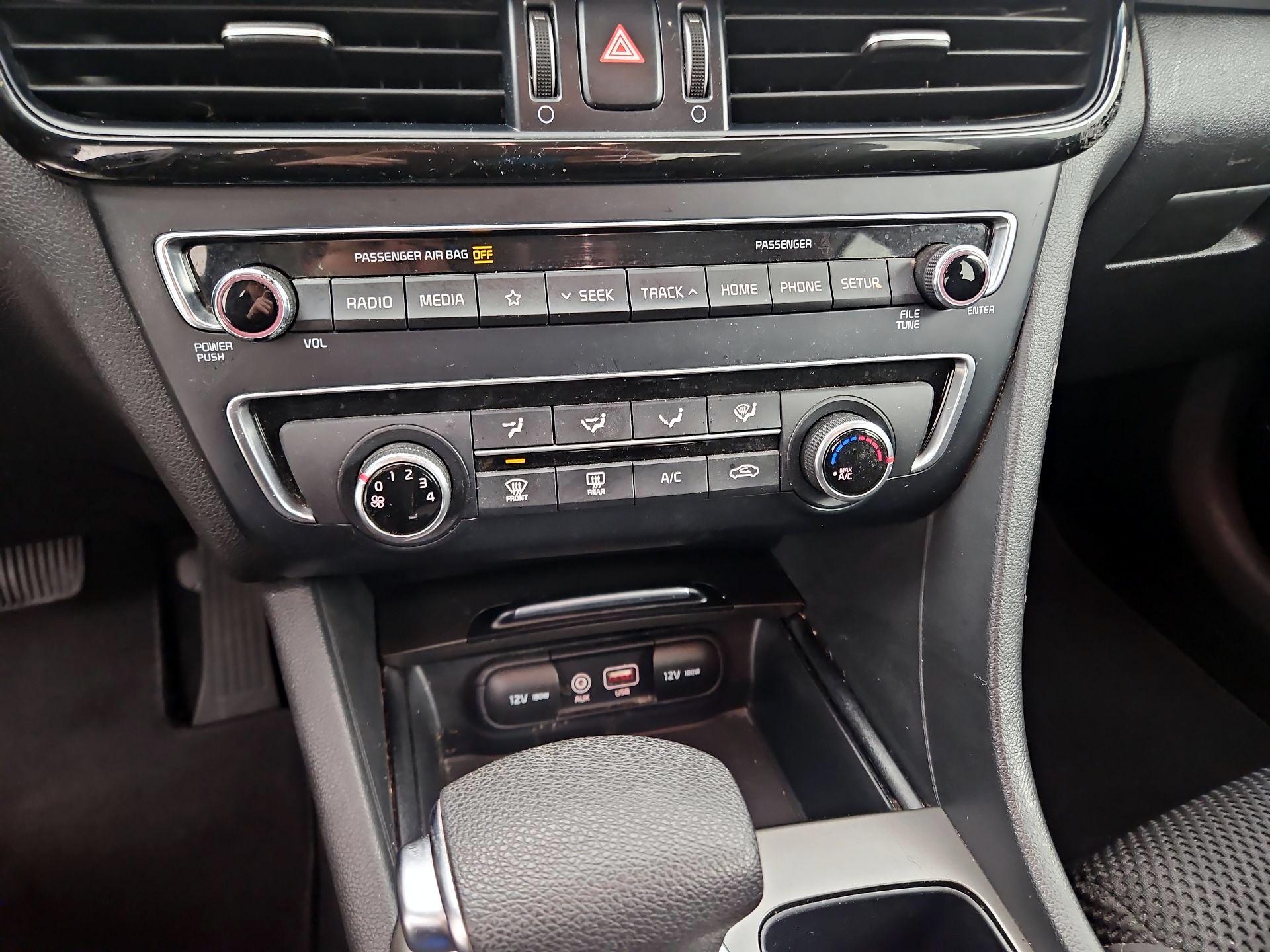 Thumbnail: 2020 Kia Optima - 16