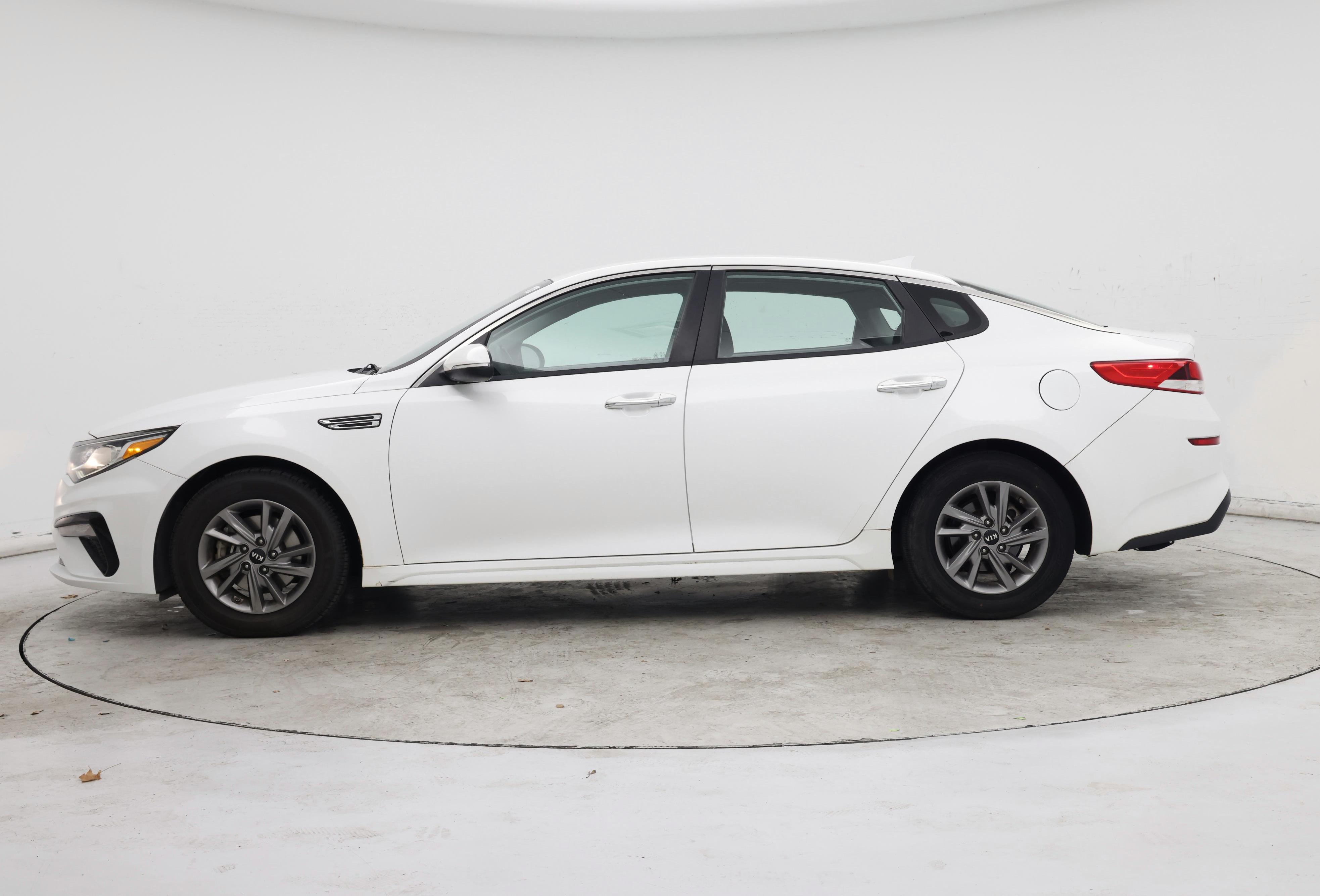 Thumbnail: 2020 Kia Optima - 3