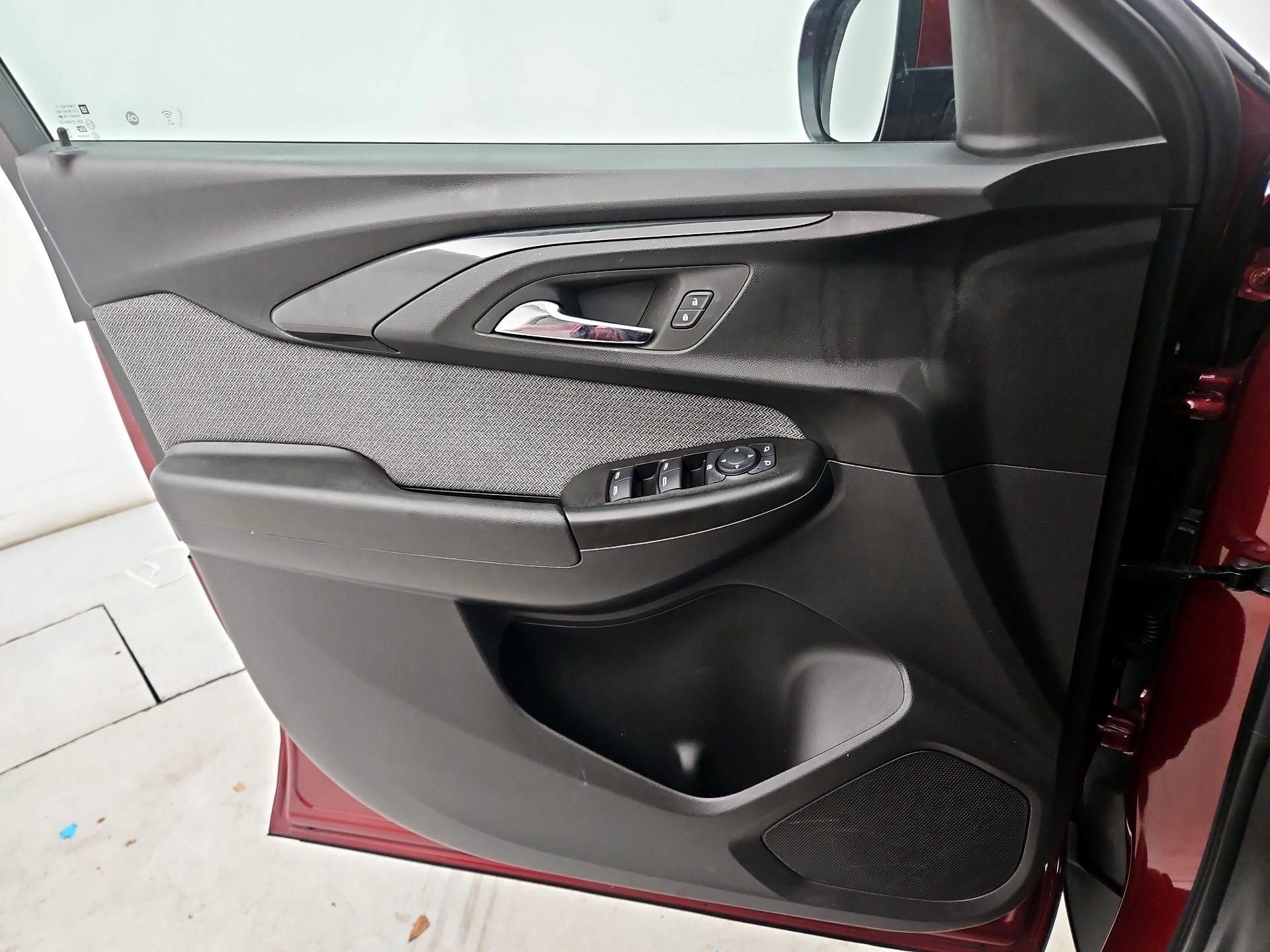 Thumbnail: 2023 Chevrolet TrailBlazer - 12