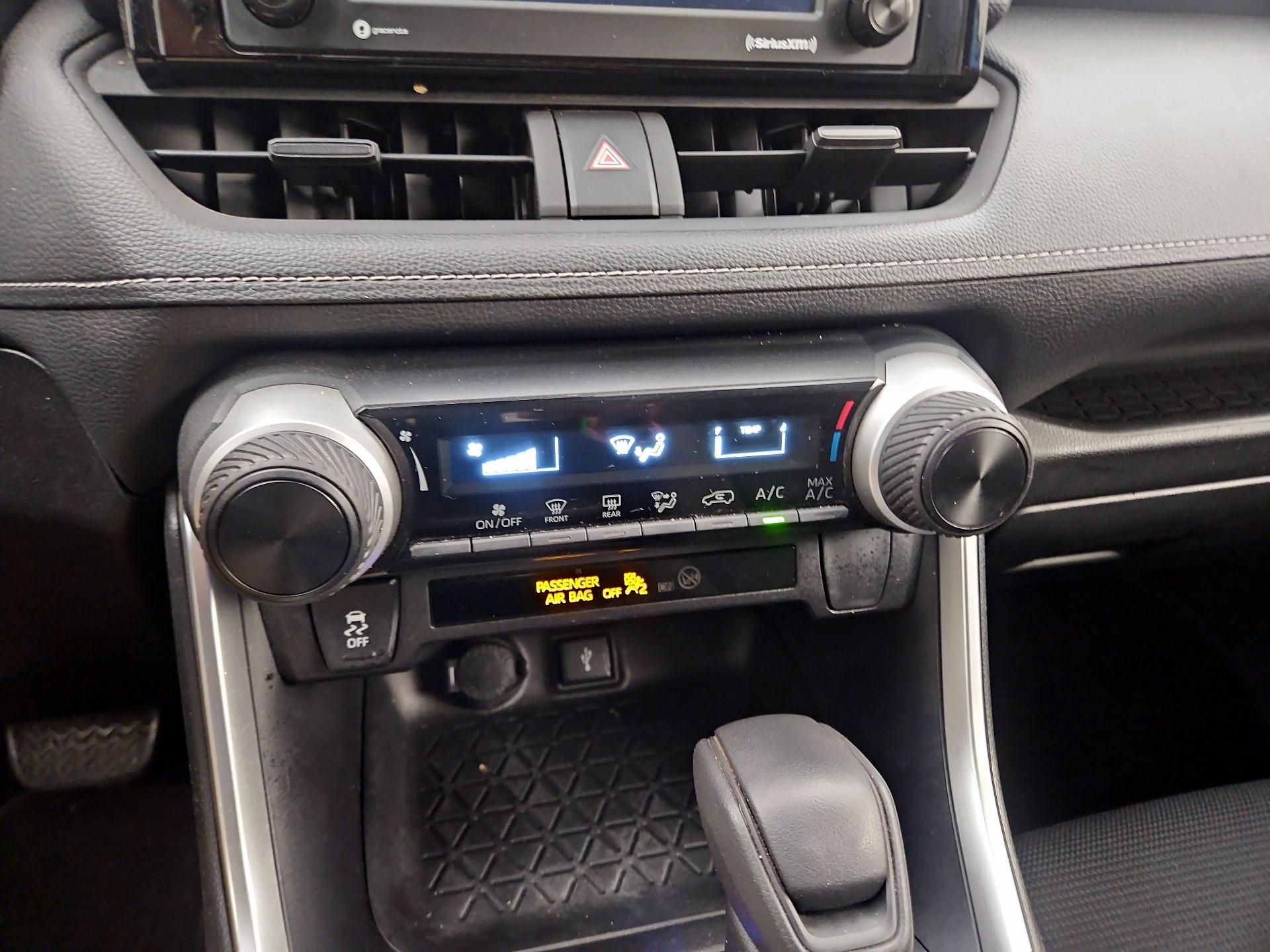 Thumbnail: 2021 Toyota RAV4 - 16