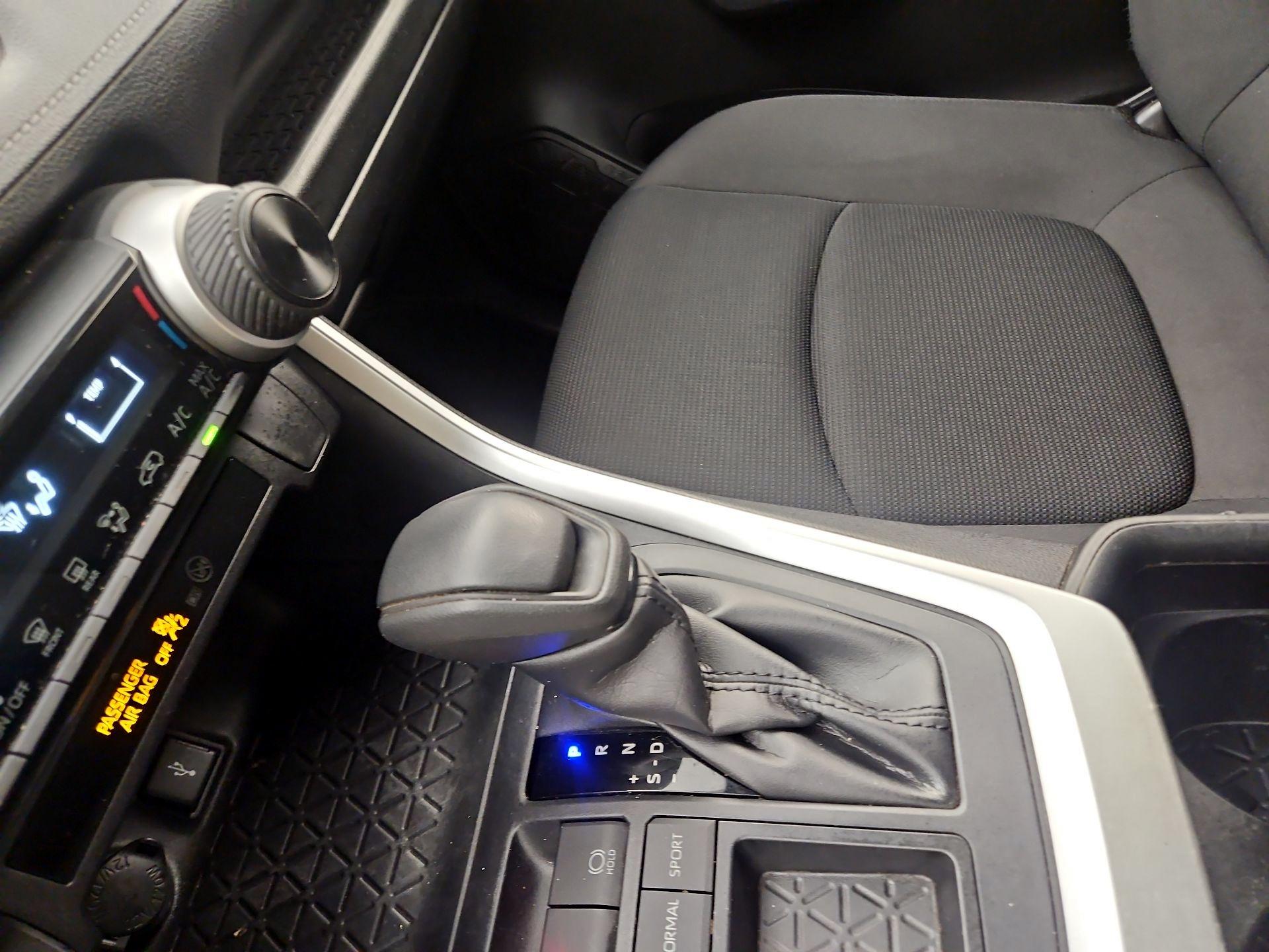 Thumbnail: 2021 Toyota RAV4 - 17