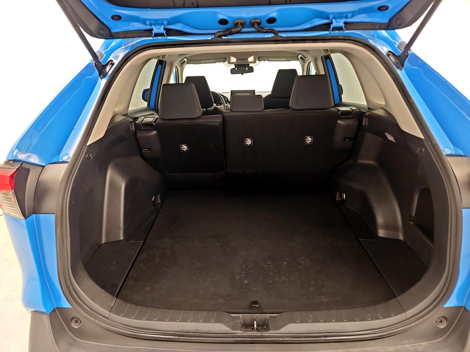 Thumbnail: 2021 Toyota RAV4 - 20