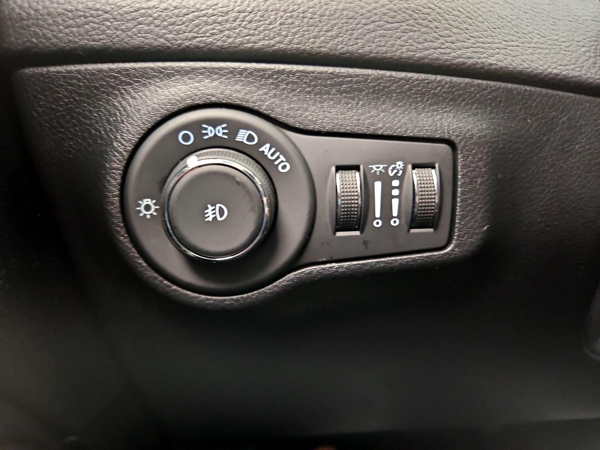 Thumbnail: 2021 Jeep Compass - 13