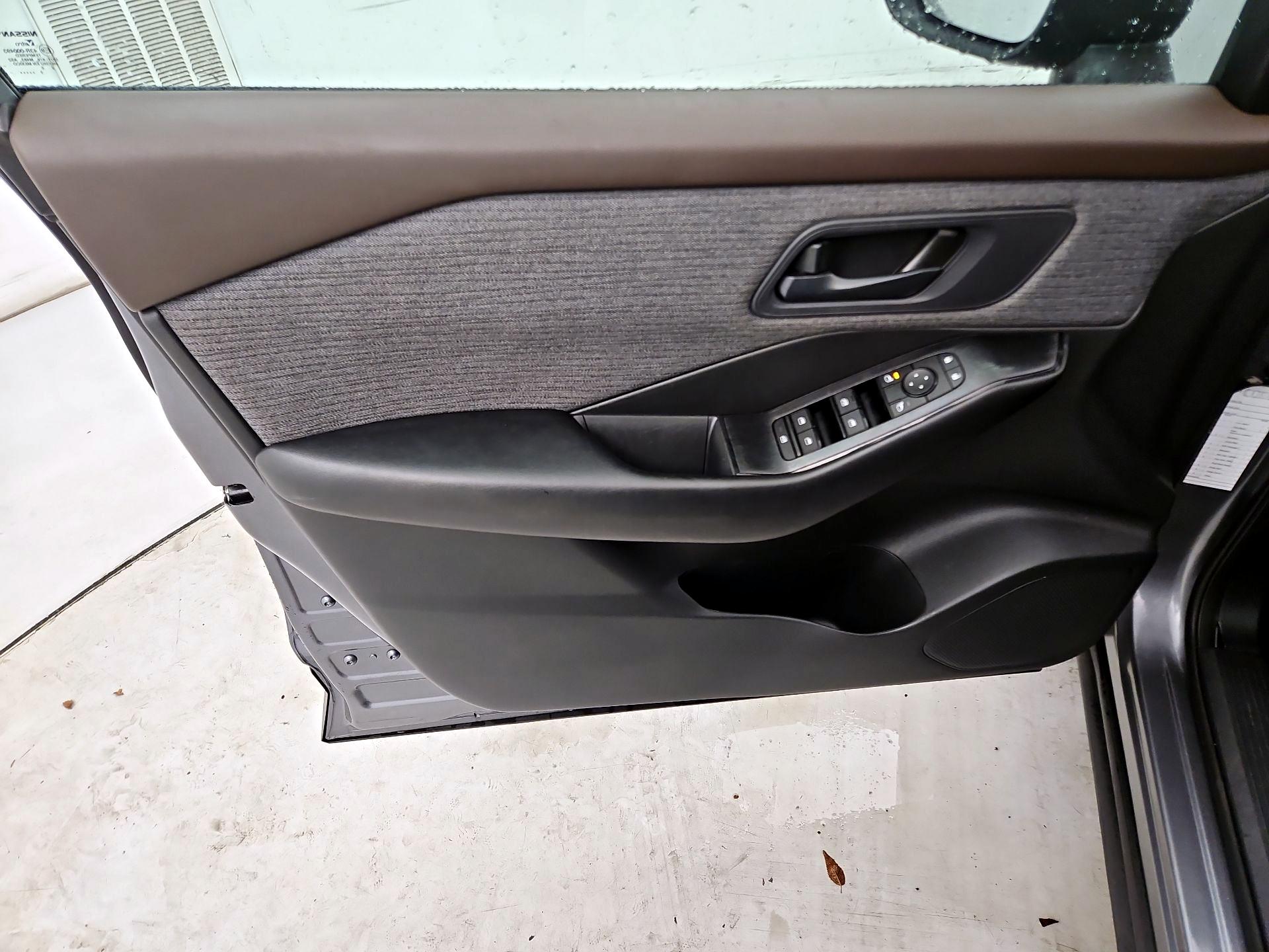 Thumbnail: 2023 Nissan Rogue - 12