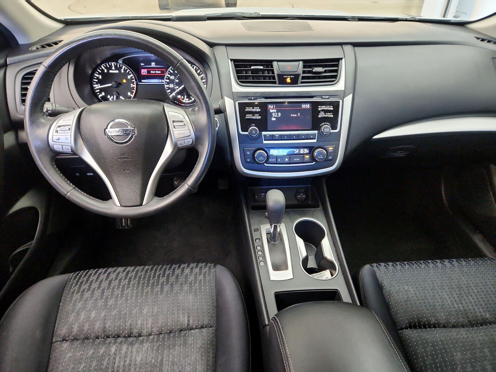 Thumbnail: 2017 Nissan Altima - 9