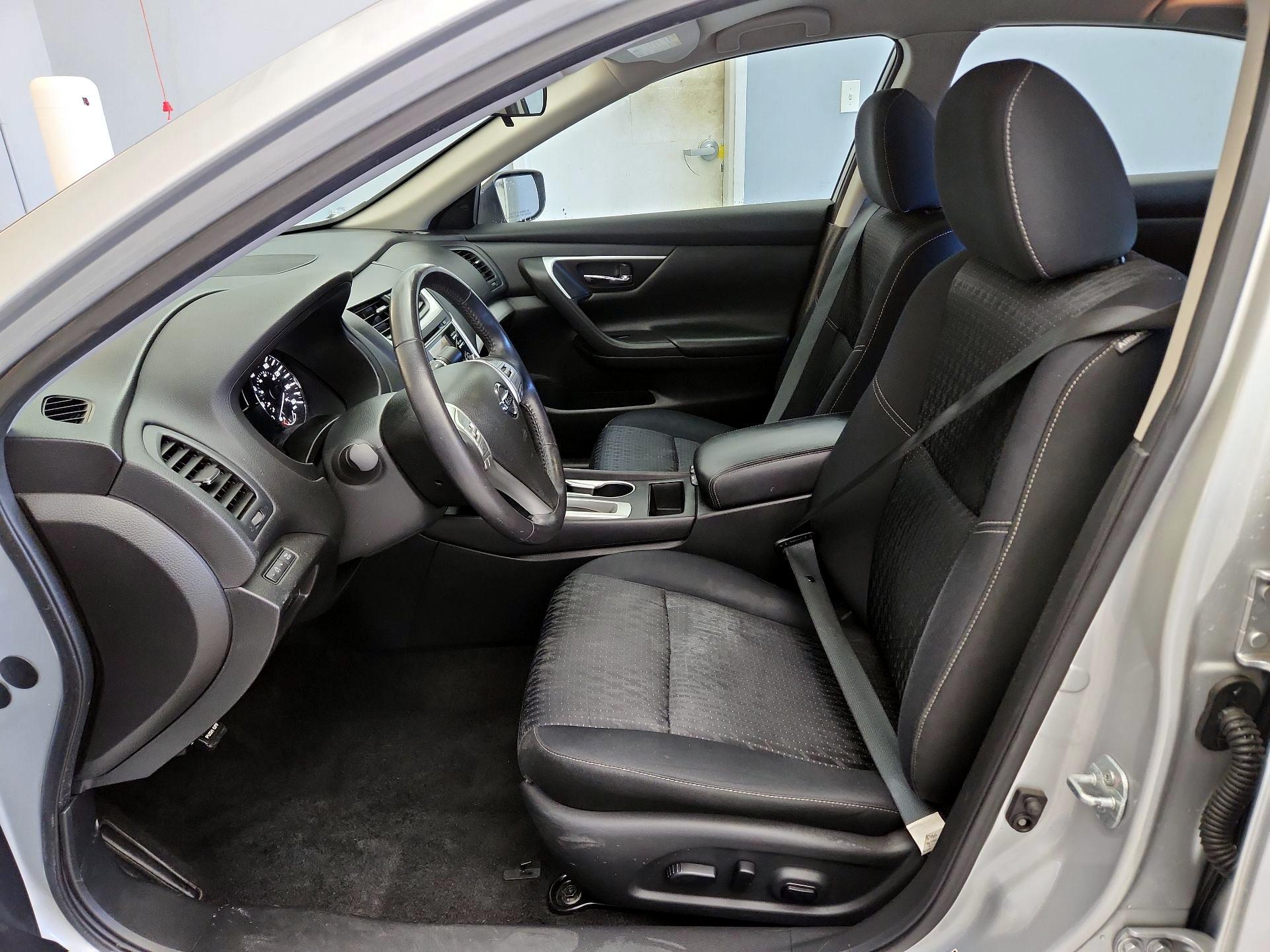 Thumbnail: 2017 Nissan Altima - 11