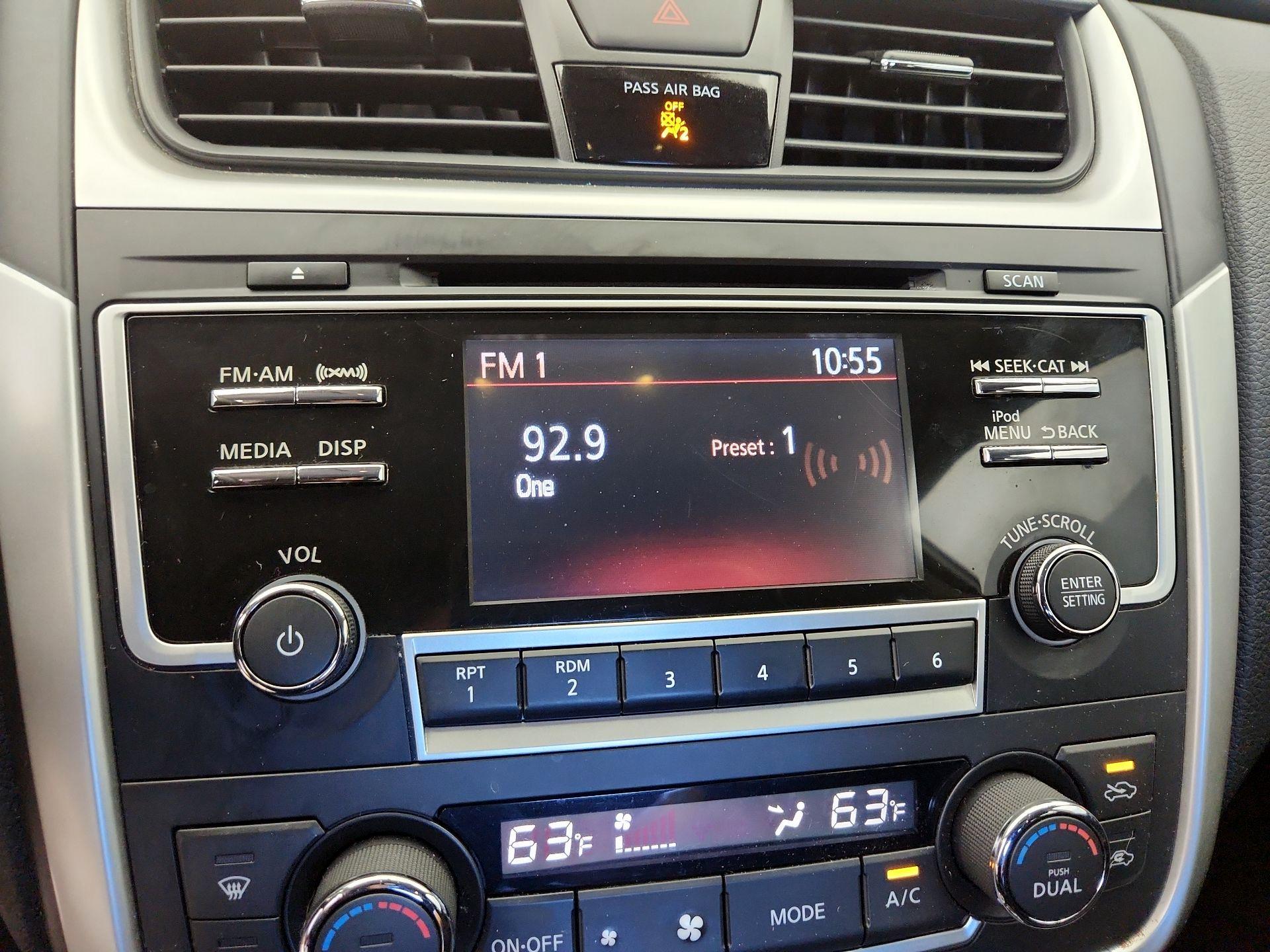 Thumbnail: 2017 Nissan Altima - 15