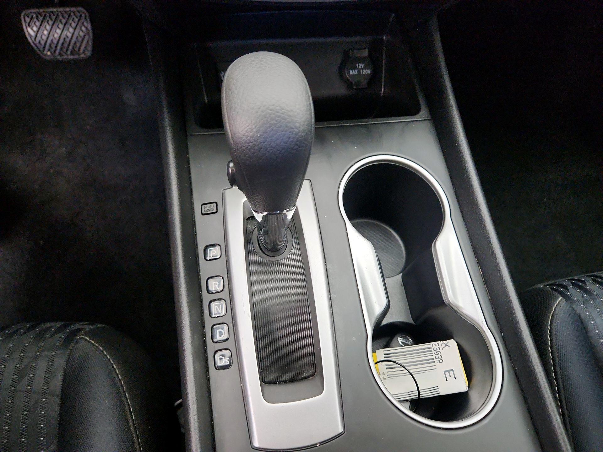 Thumbnail: 2017 Nissan Altima - 17