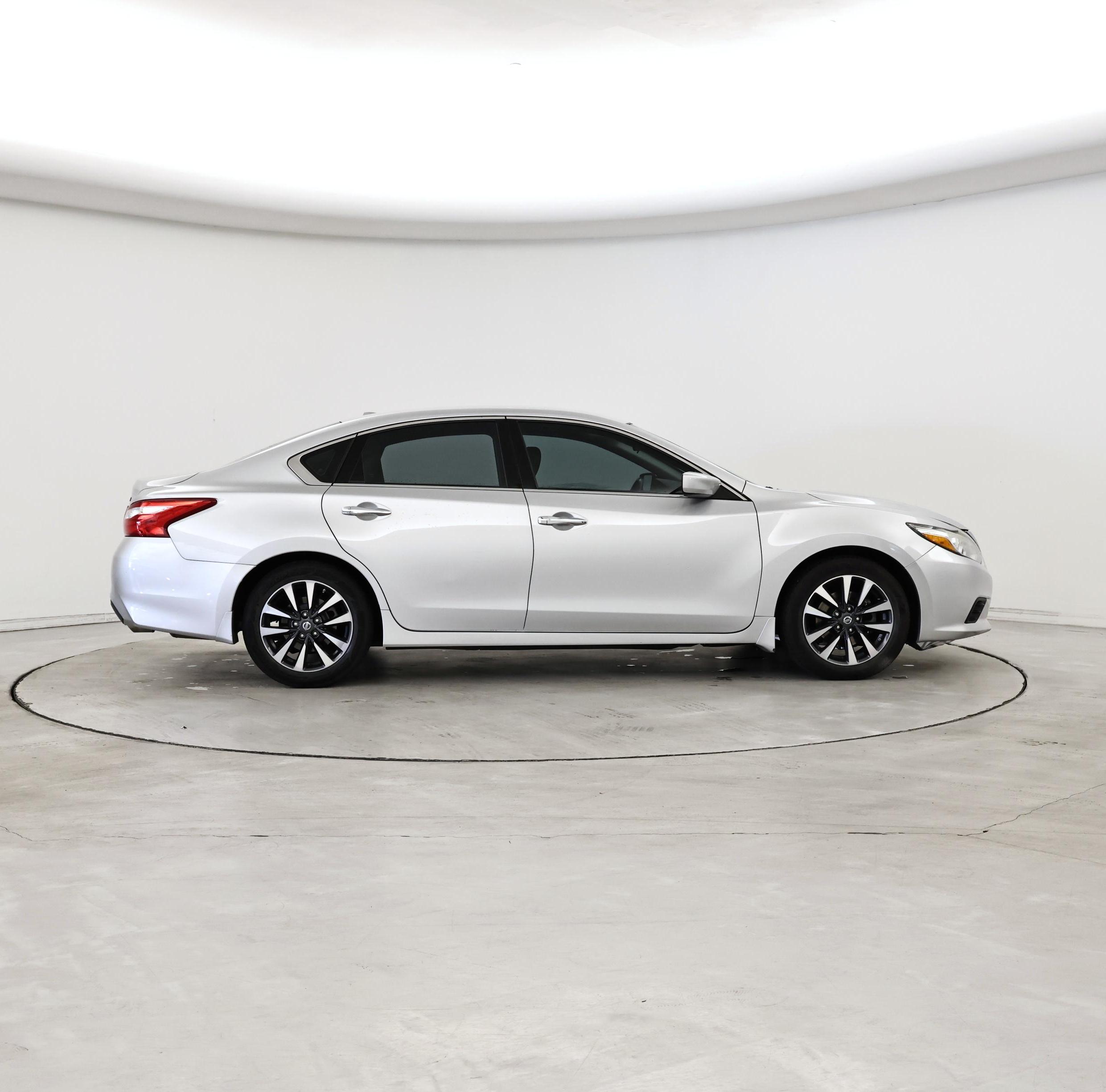 Thumbnail: 2017 Nissan Altima - 7