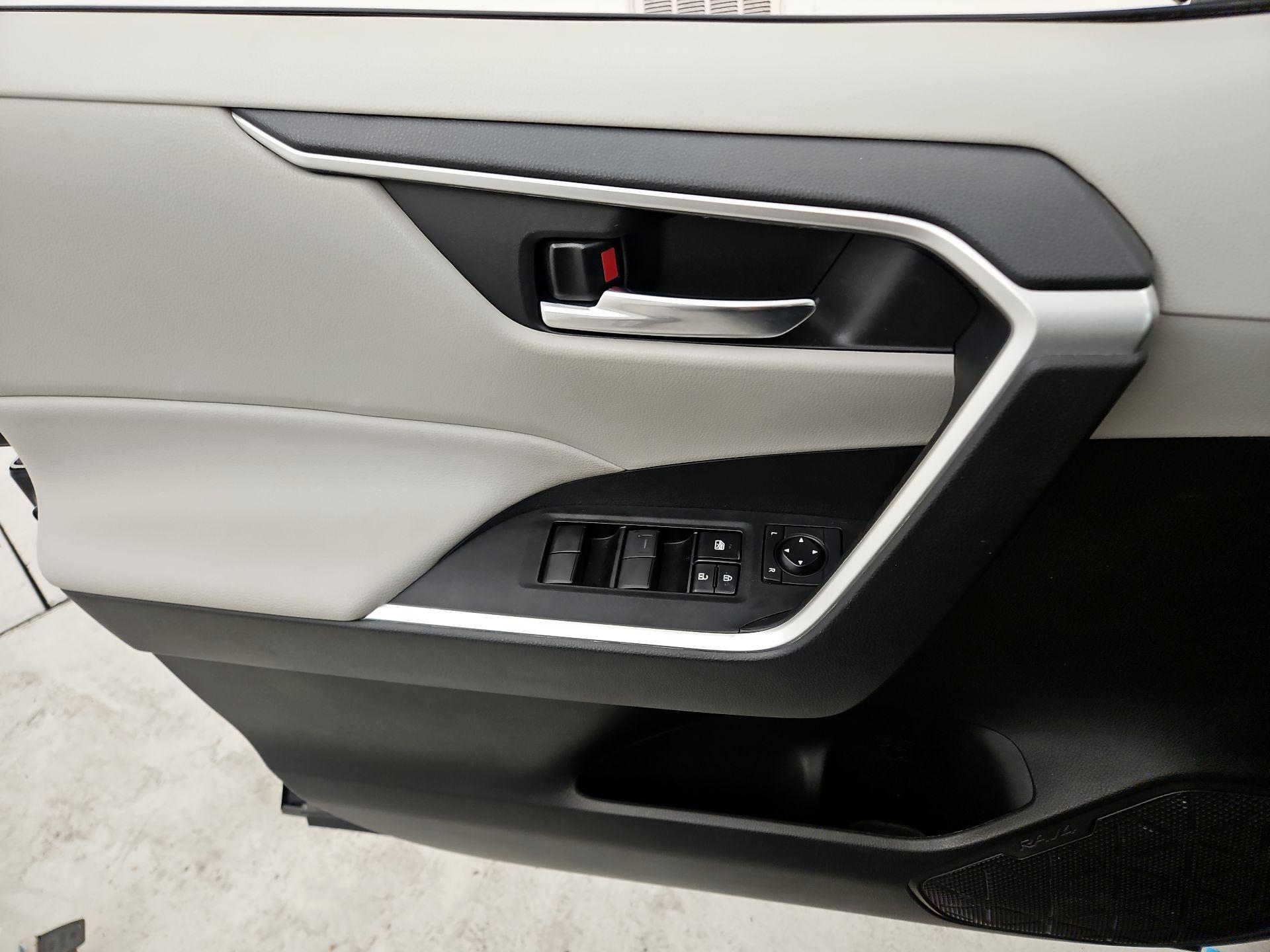 Thumbnail: 2021 Toyota RAV4 - 12