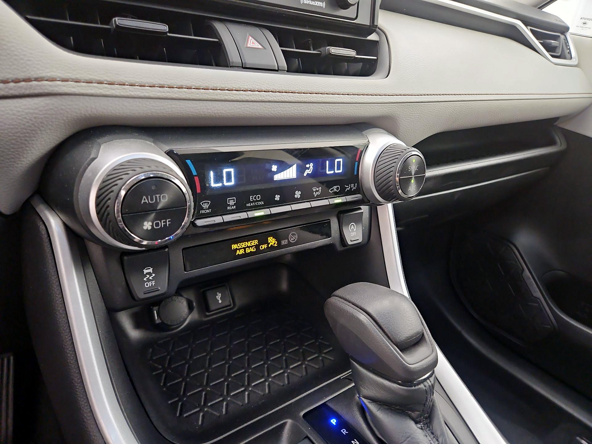 Thumbnail: 2021 Toyota RAV4 - 16