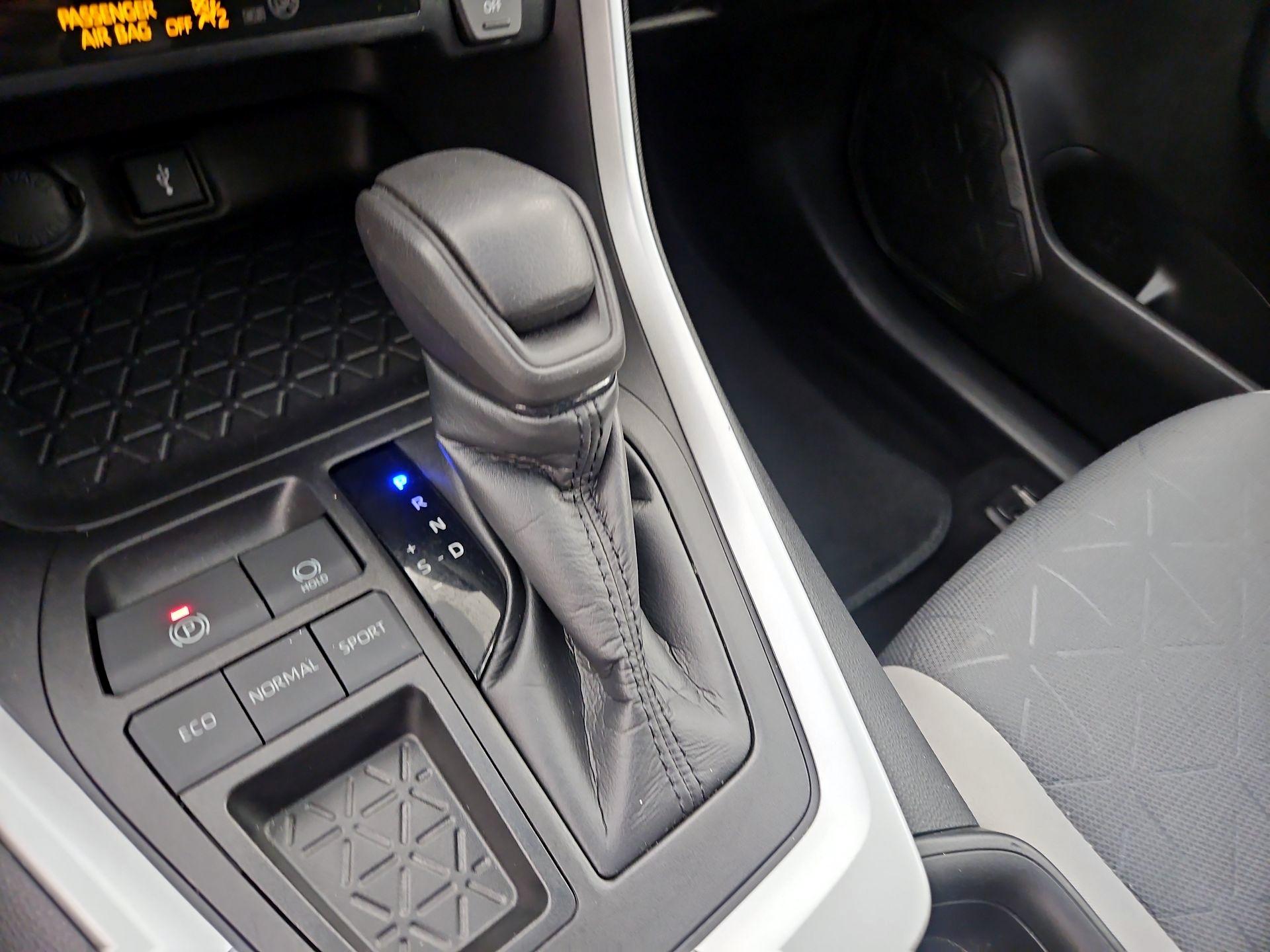 Thumbnail: 2021 Toyota RAV4 - 17