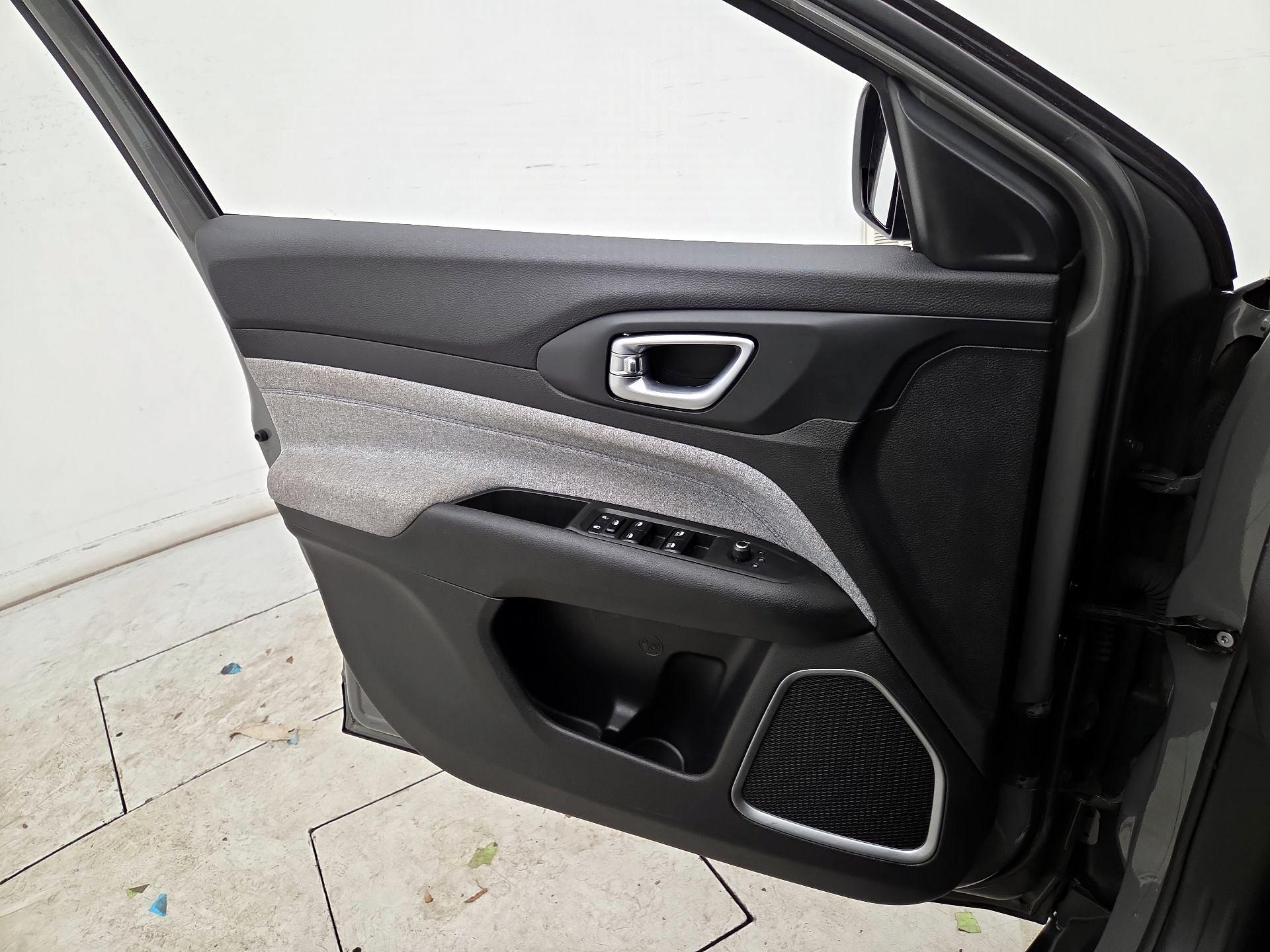 Thumbnail: 2023 Jeep Compass - 12