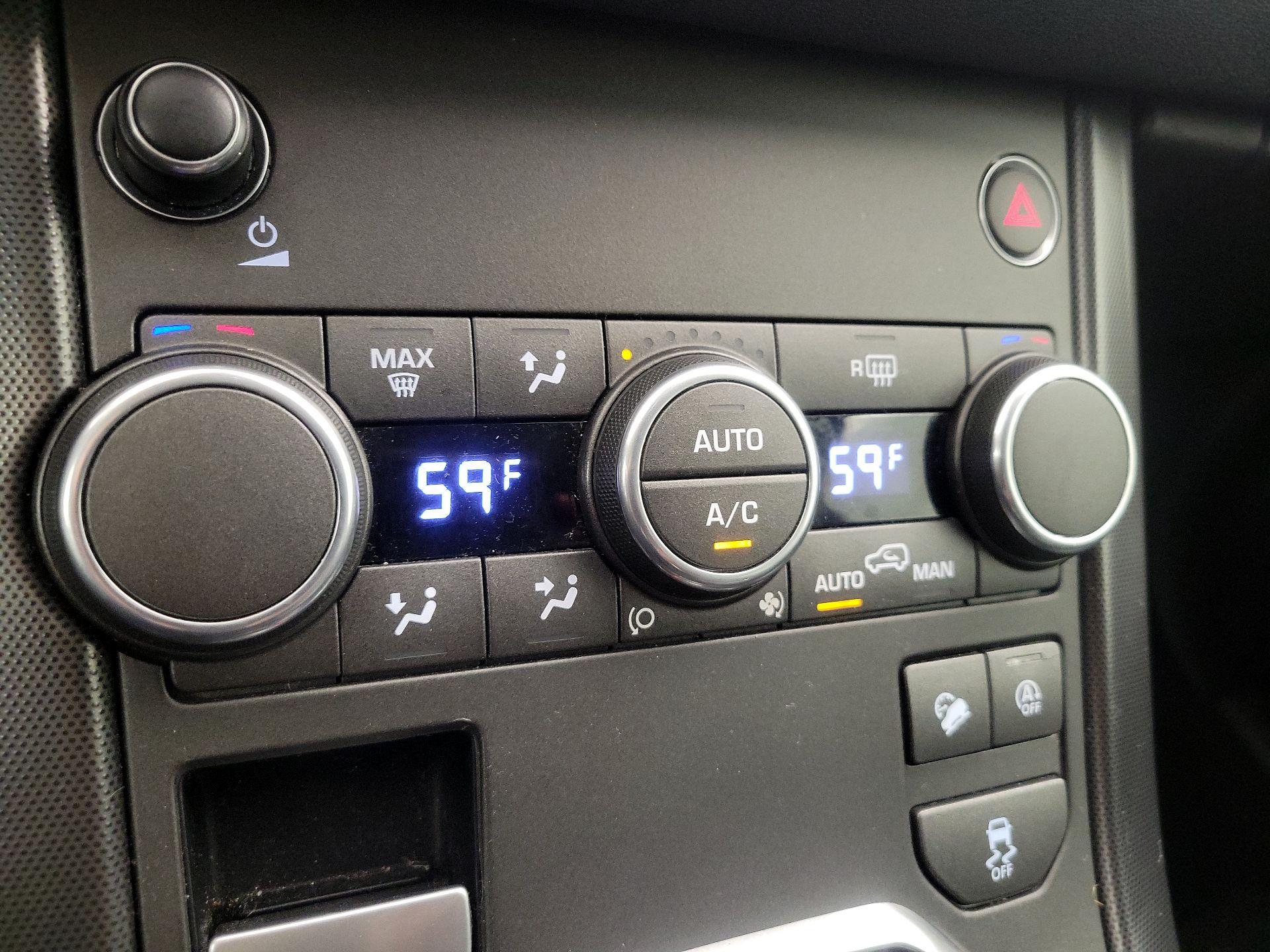 Thumbnail: 2019 Land Rover Range Rover Evoque - 17