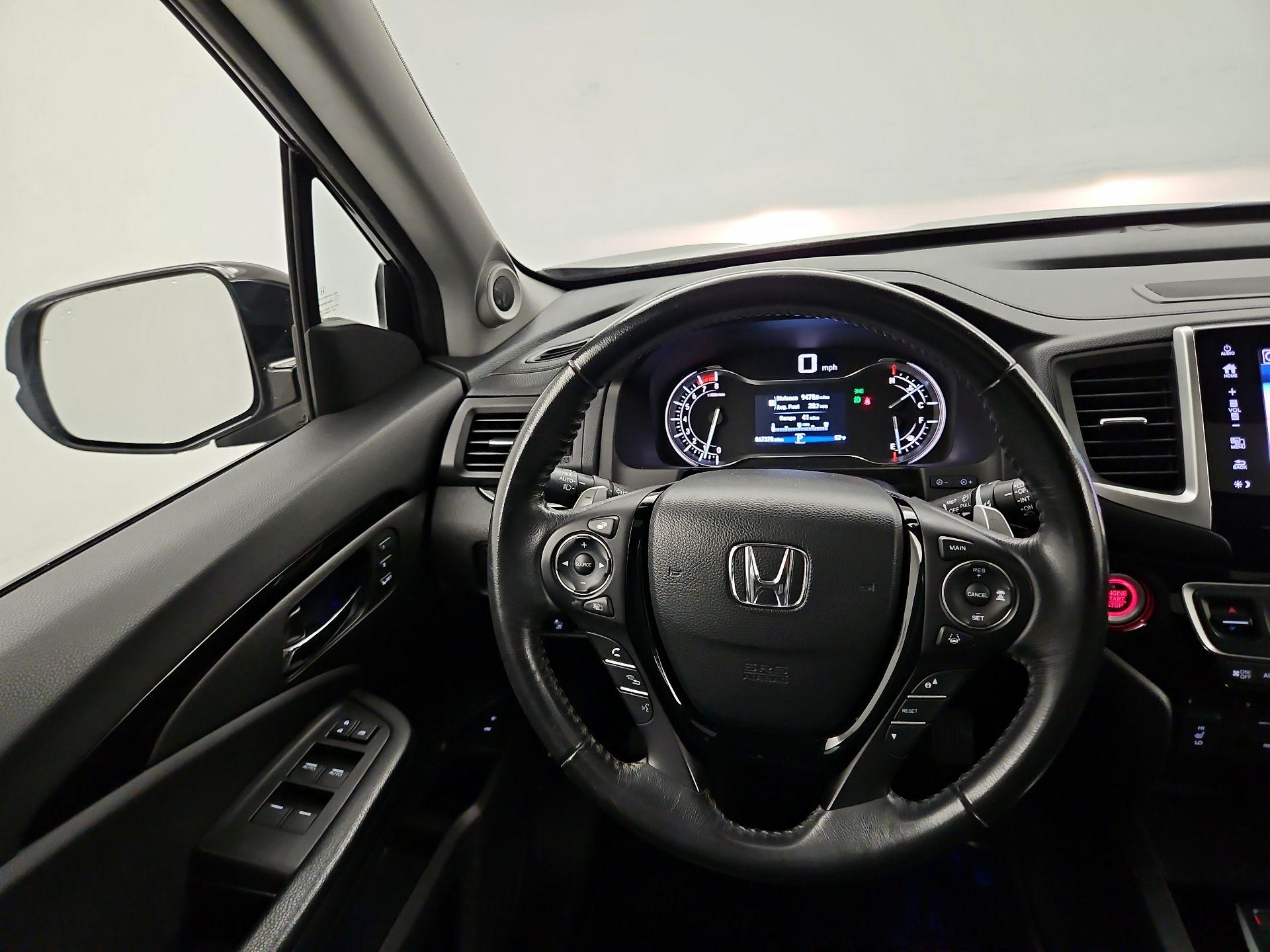 Thumbnail: 2017 Honda Pilot - 10