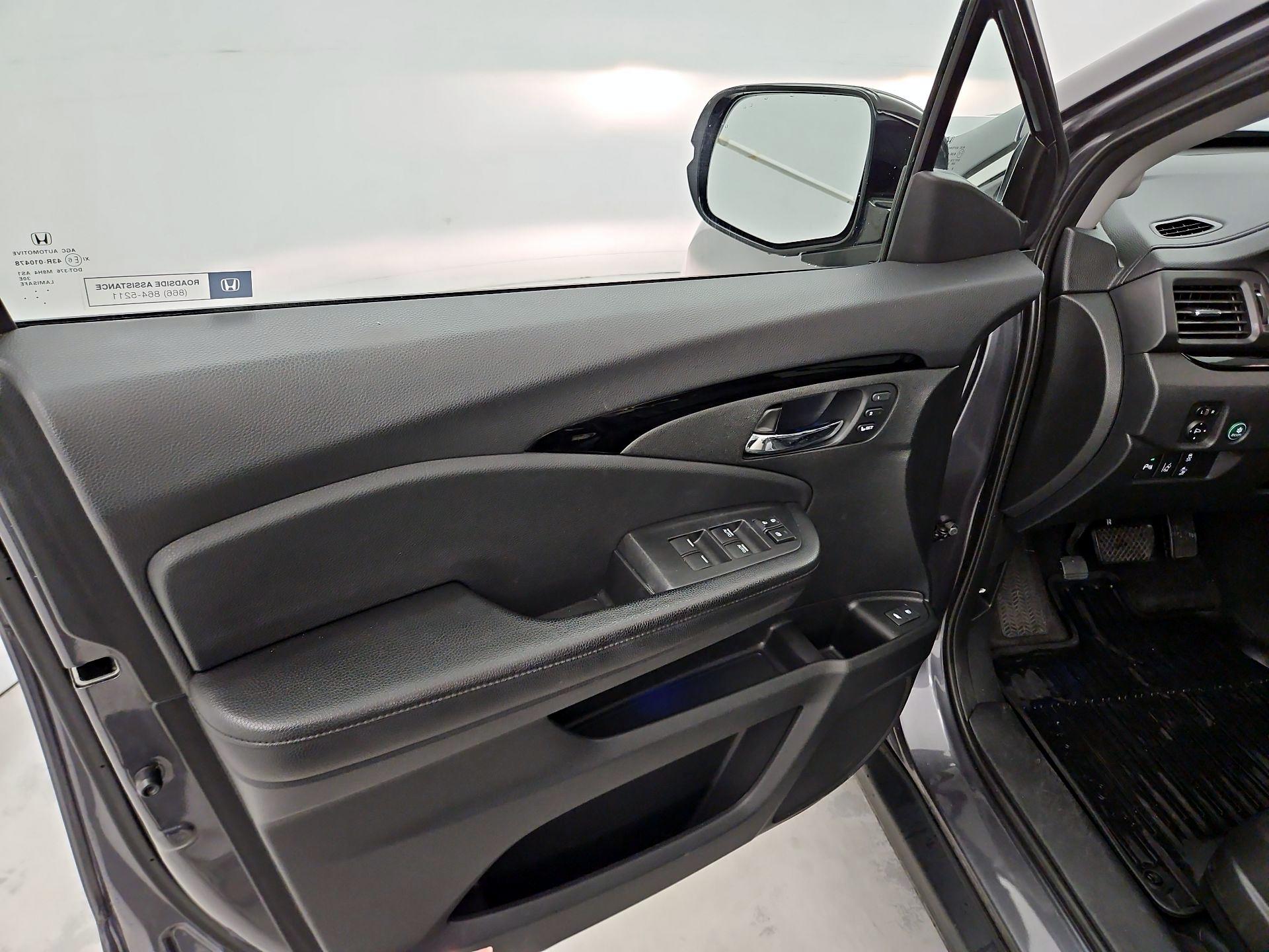 Thumbnail: 2017 Honda Pilot - 12