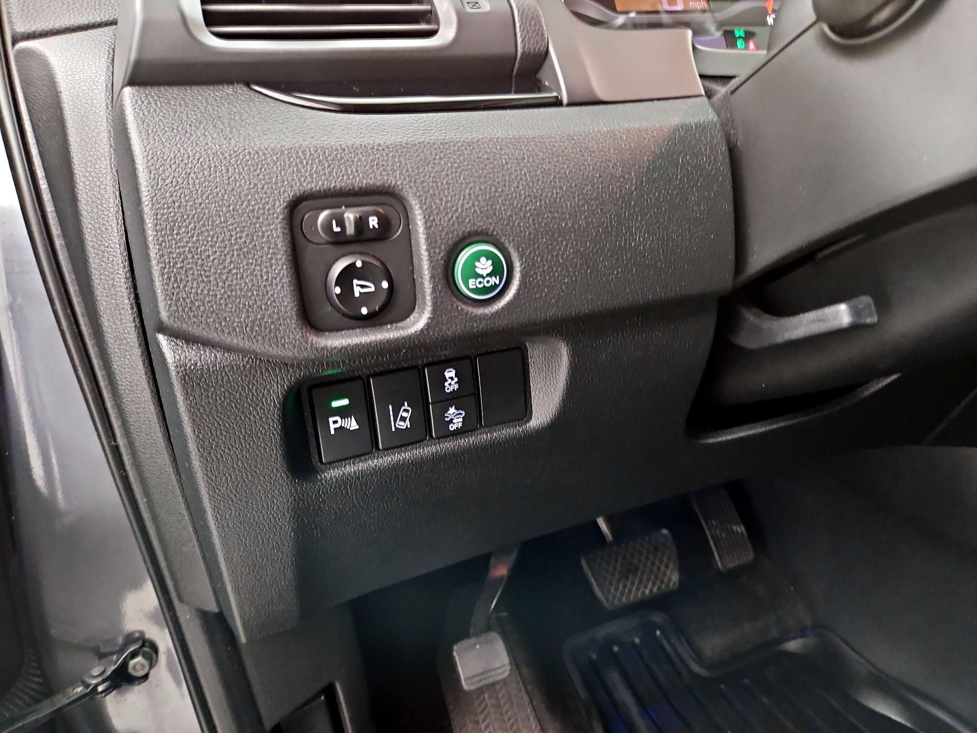 Thumbnail: 2017 Honda Pilot - 13