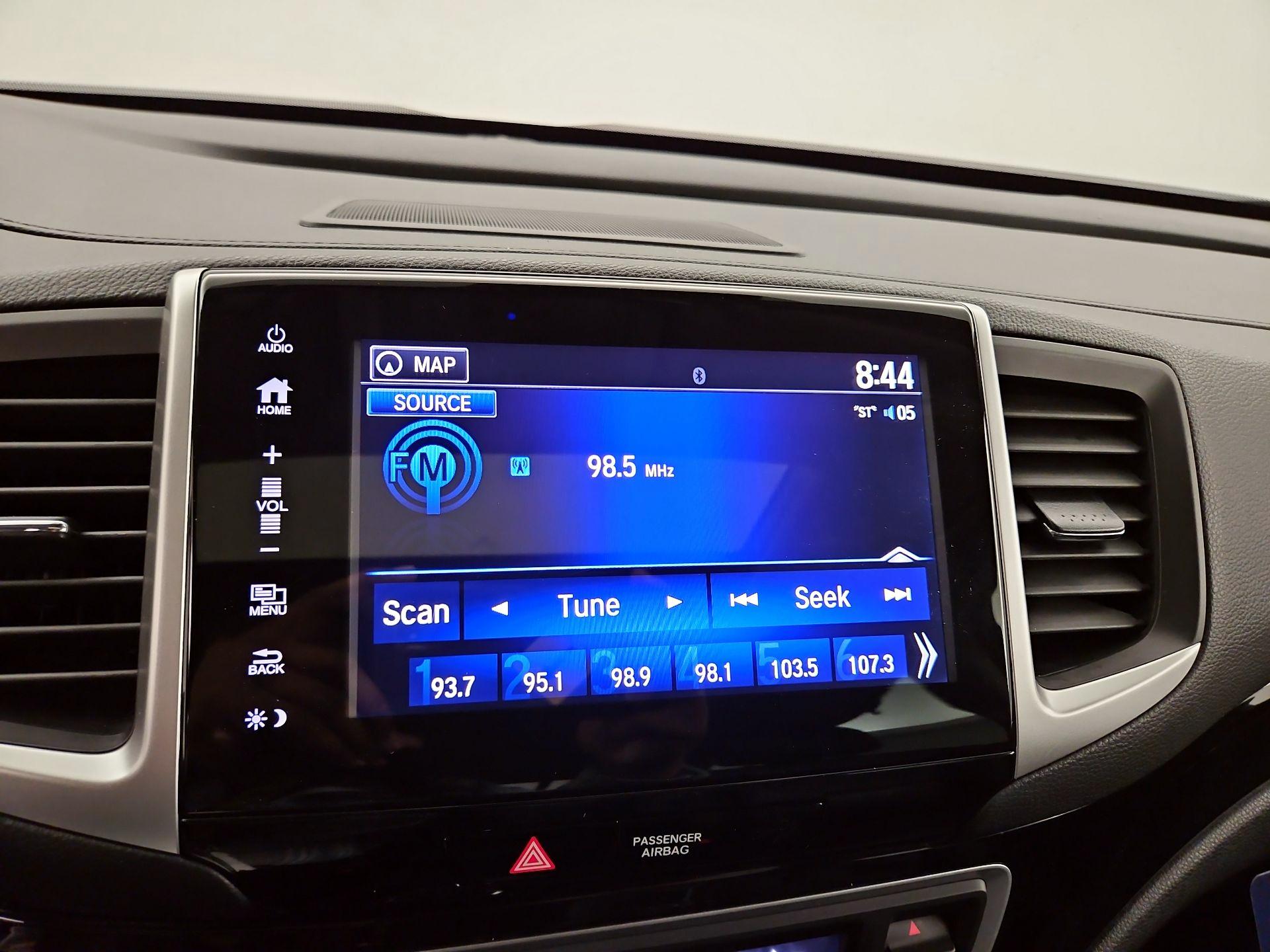 Thumbnail: 2017 Honda Pilot - 16