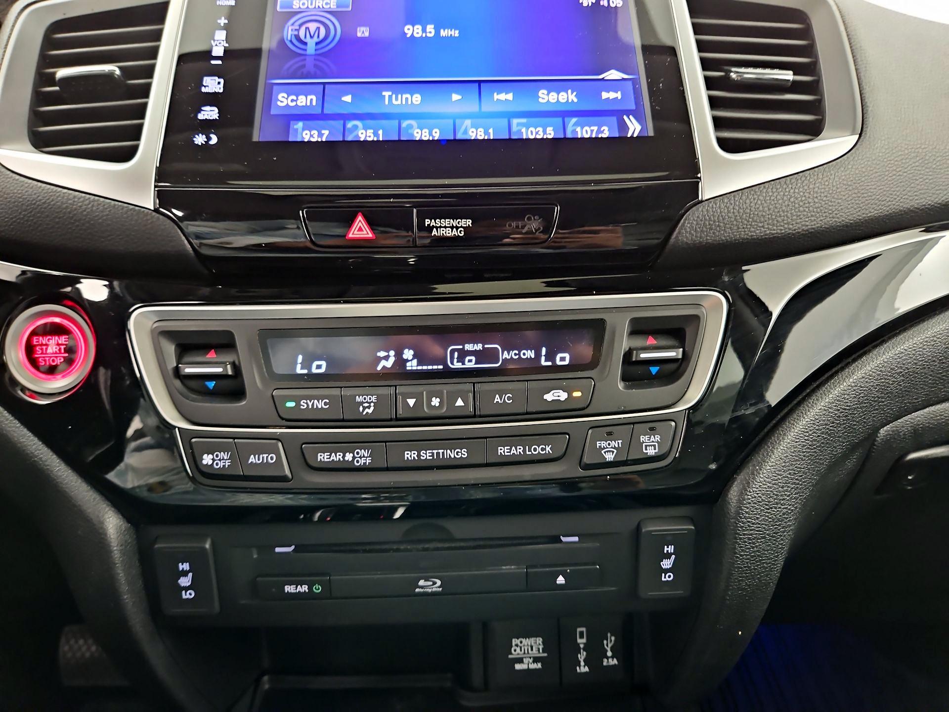 Thumbnail: 2017 Honda Pilot - 17