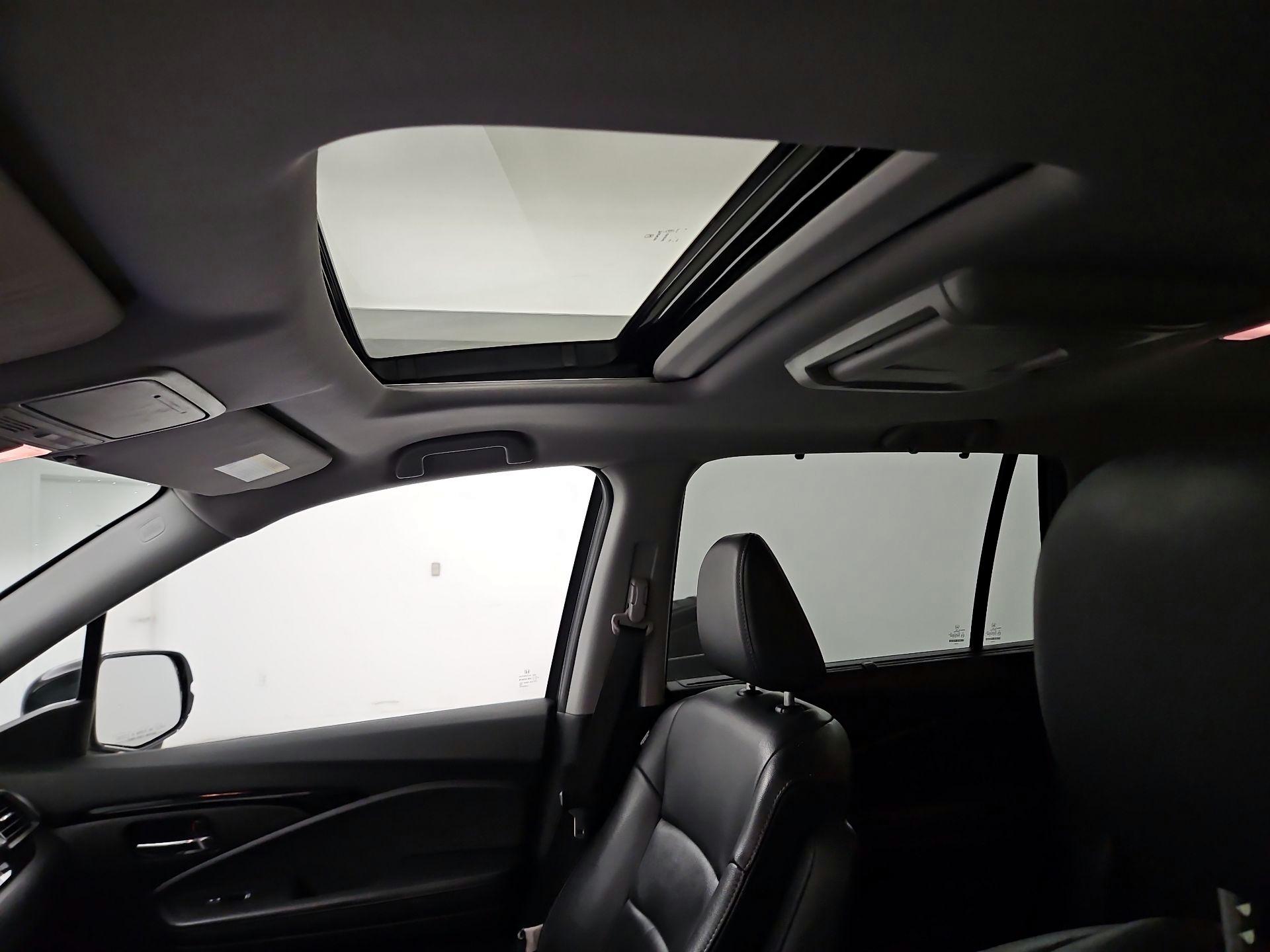 Thumbnail: 2017 Honda Pilot - 20