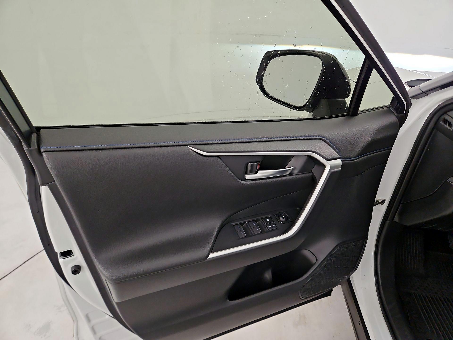 Thumbnail: 2023 Toyota RAV4 - 12