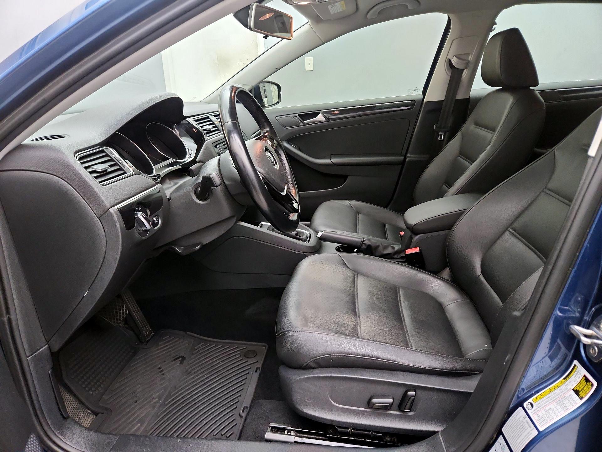 Thumbnail: 2017 Volkswagen Jetta - 11