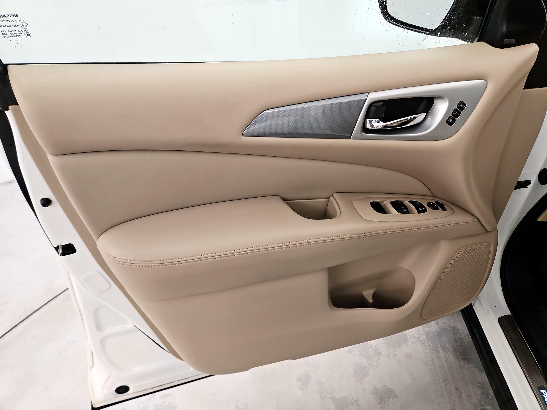 Thumbnail: 2017 Nissan Pathfinder - 12