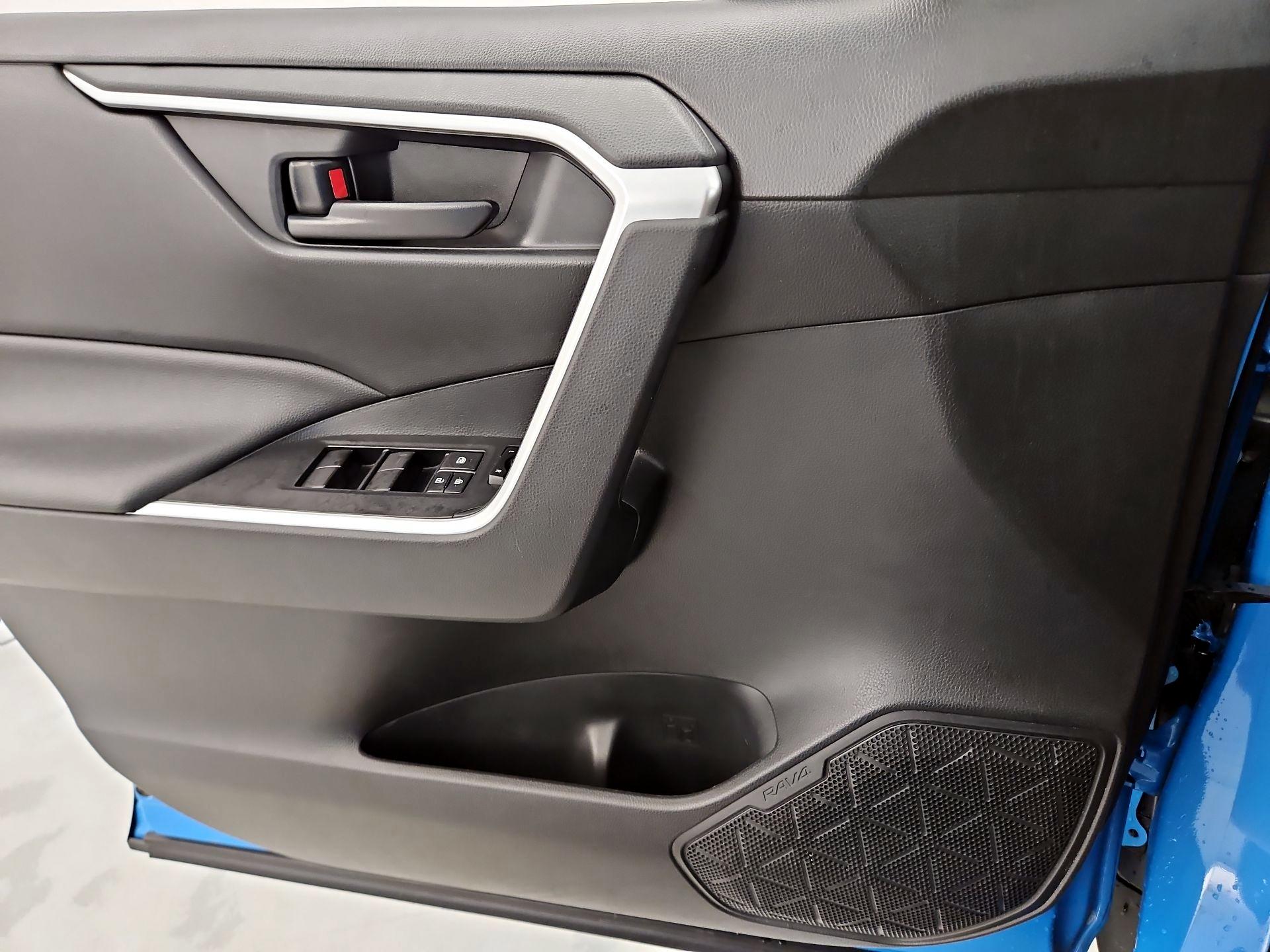 Thumbnail: 2021 Toyota RAV4 - 12