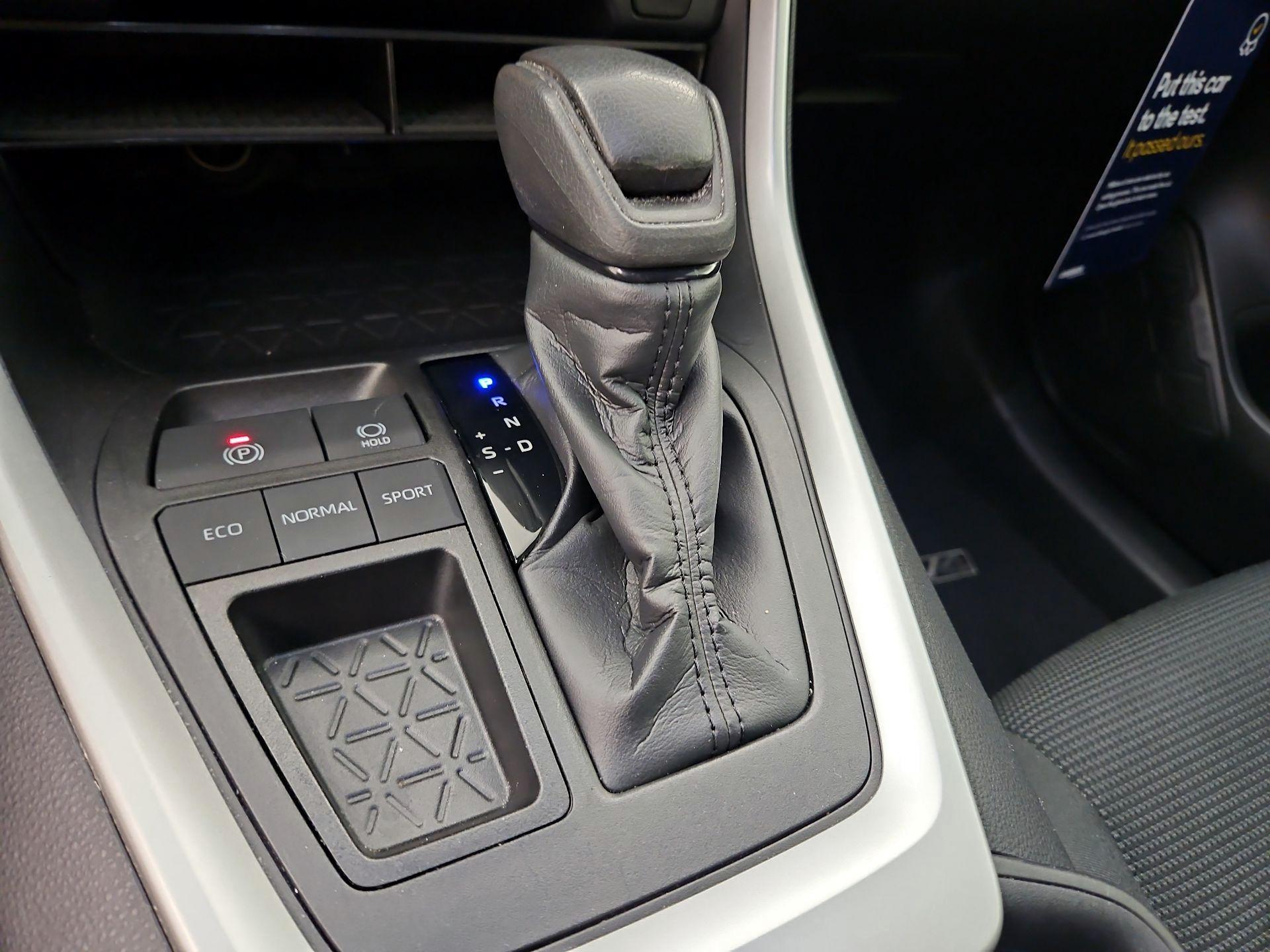 Thumbnail: 2021 Toyota RAV4 - 17