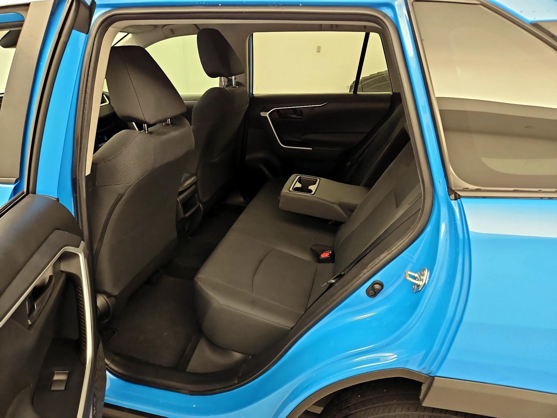 Thumbnail: 2021 Toyota RAV4 - 18