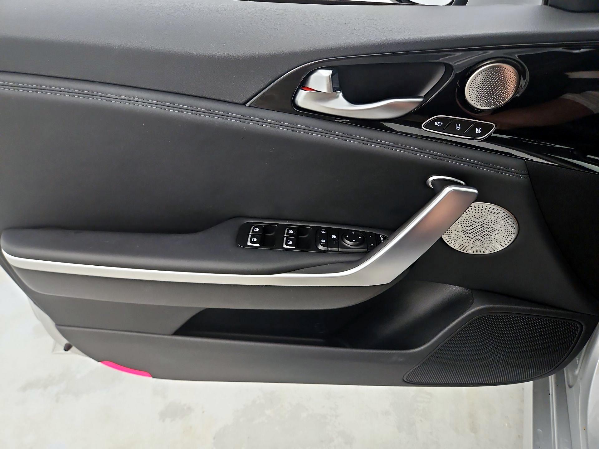 Thumbnail: 2018 Kia Stinger - 12