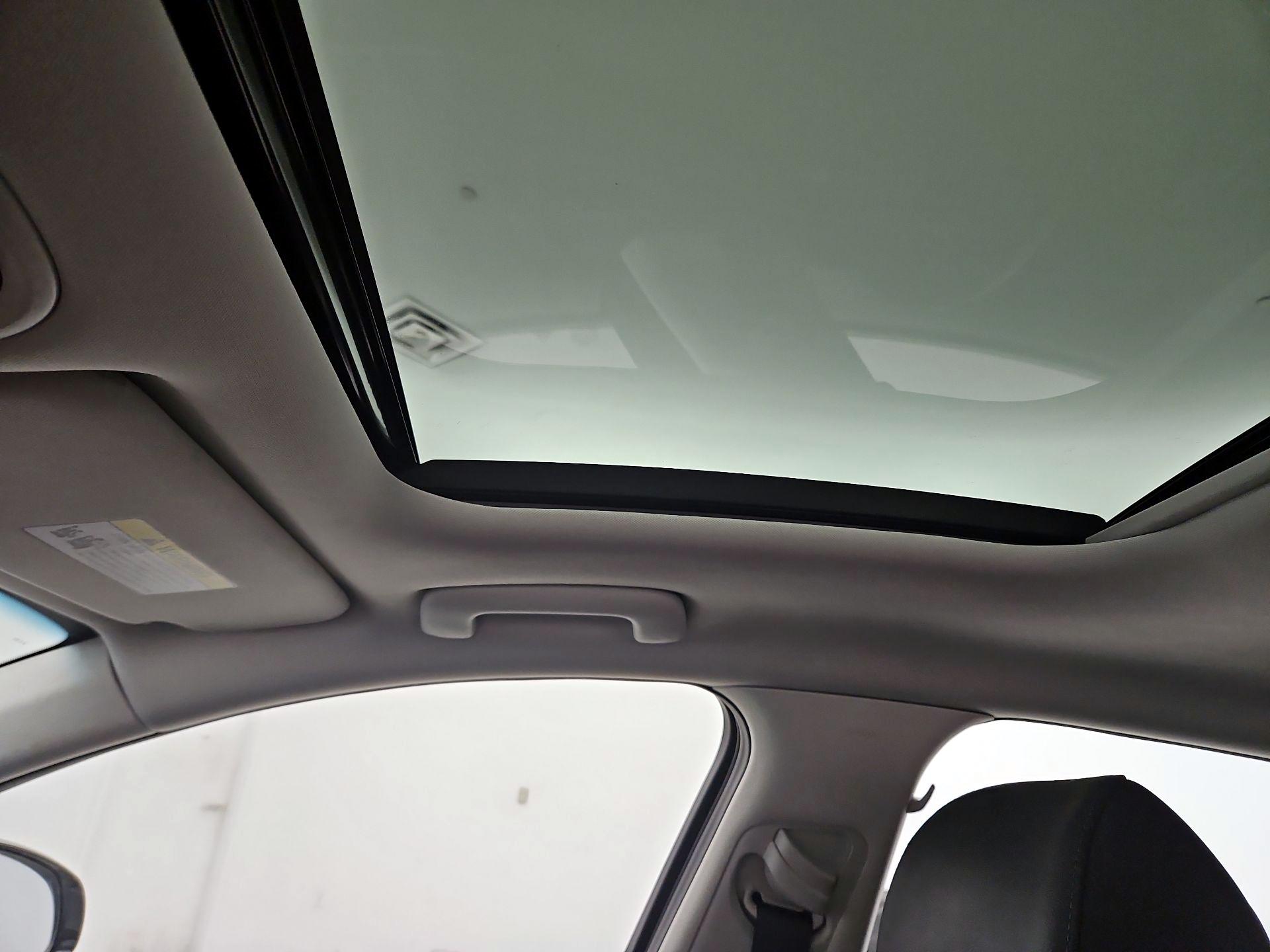 Thumbnail: 2018 Kia Stinger - 20