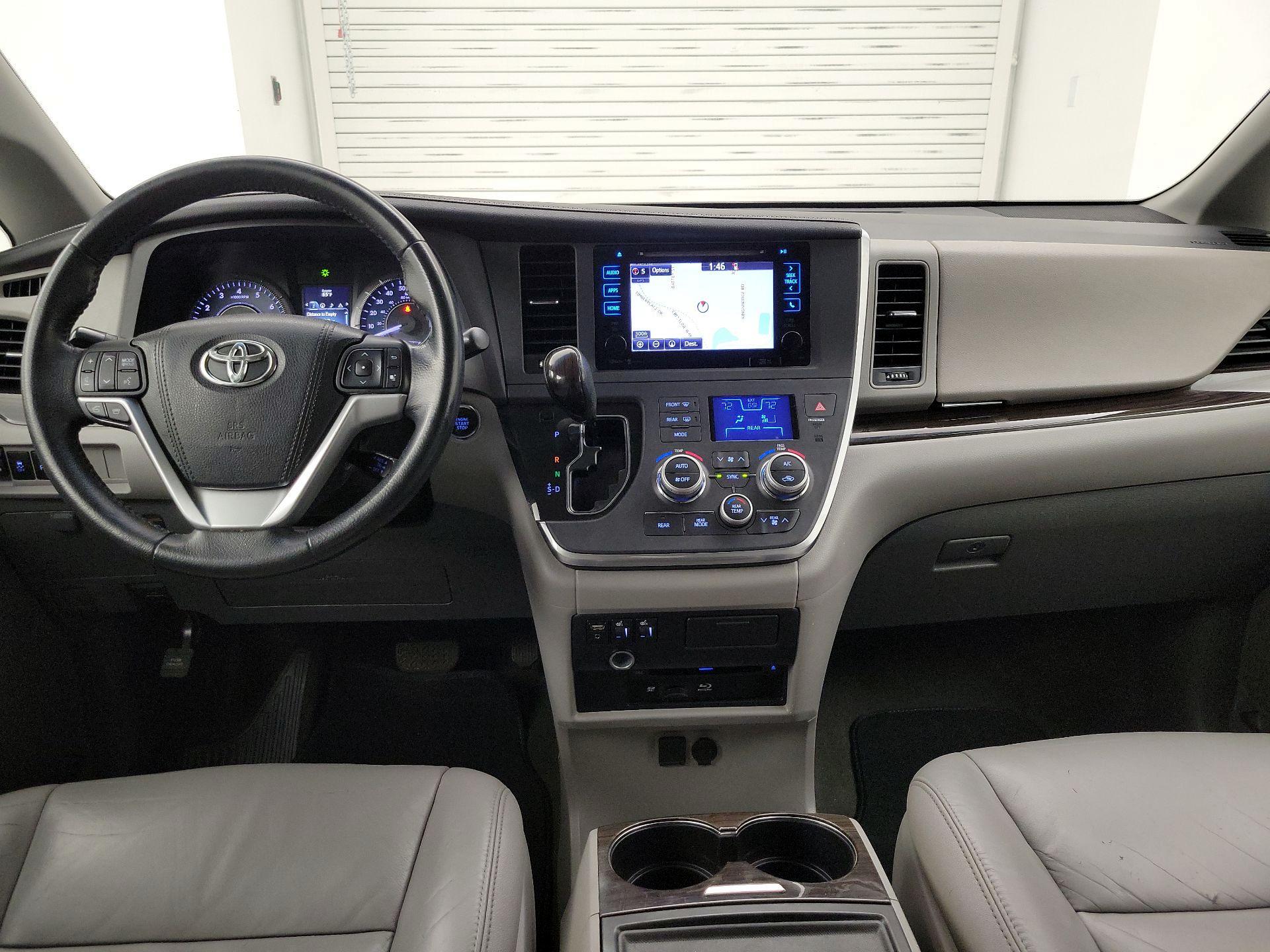 Thumbnail: 2015 Toyota Sienna - 9